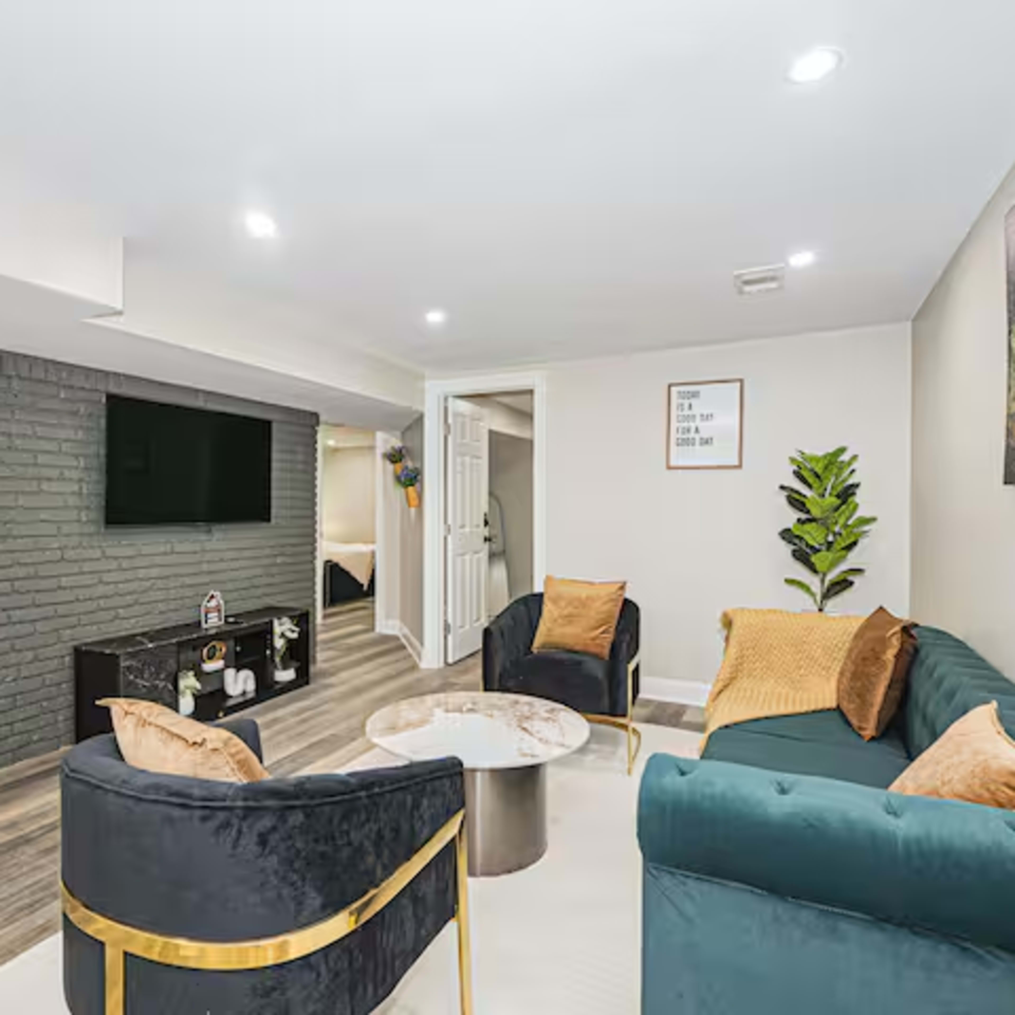 Spacious 7 BR House Near UMD | Perfect for Groups! Image in Hollywood, College Park, MD