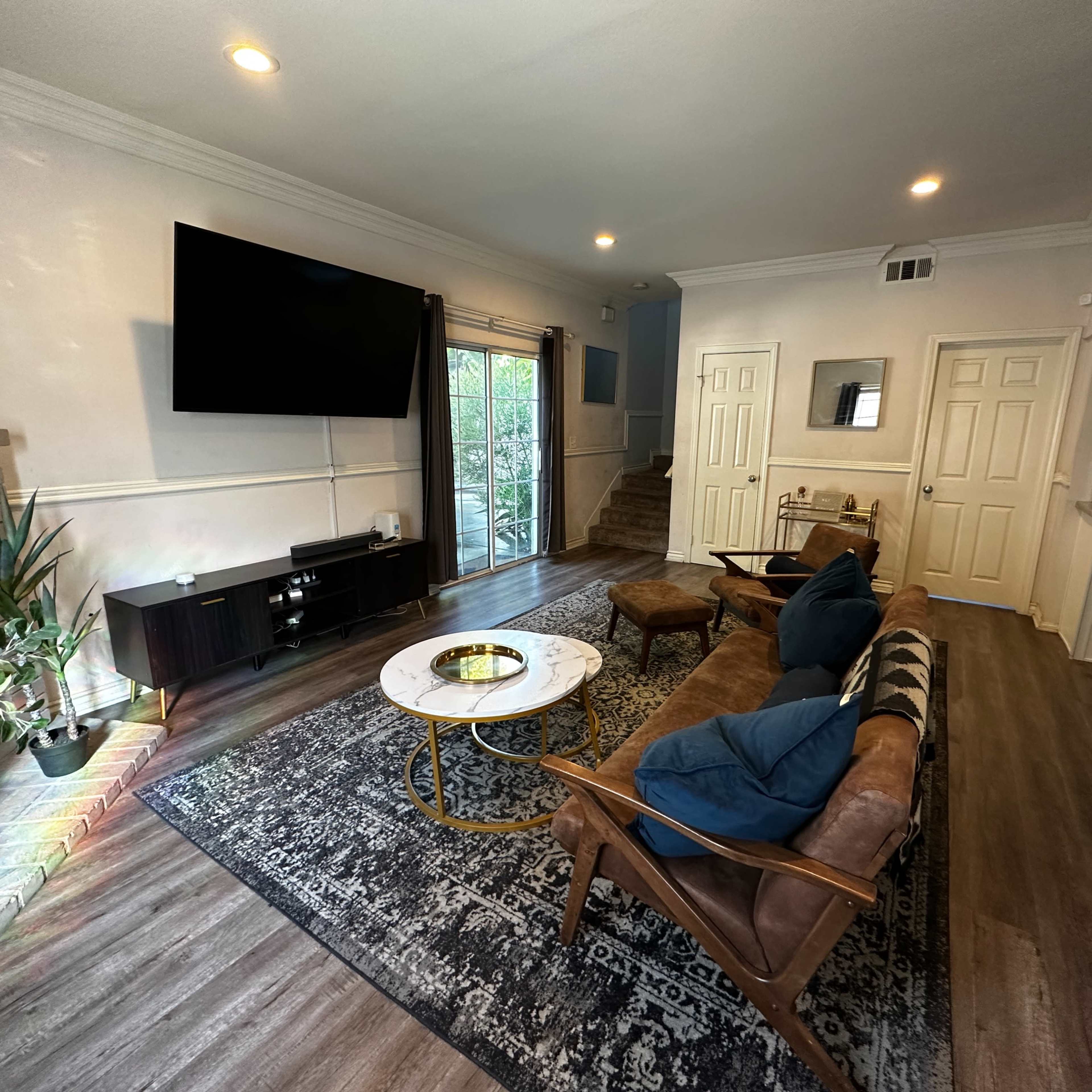 Spacious & Versatile 3-Bath Event Space near SoFi Stadium & The Forum – Ideal for Daytime Gatherings, Meetings, and Productions Image in Inglewood, Inglewood, CA