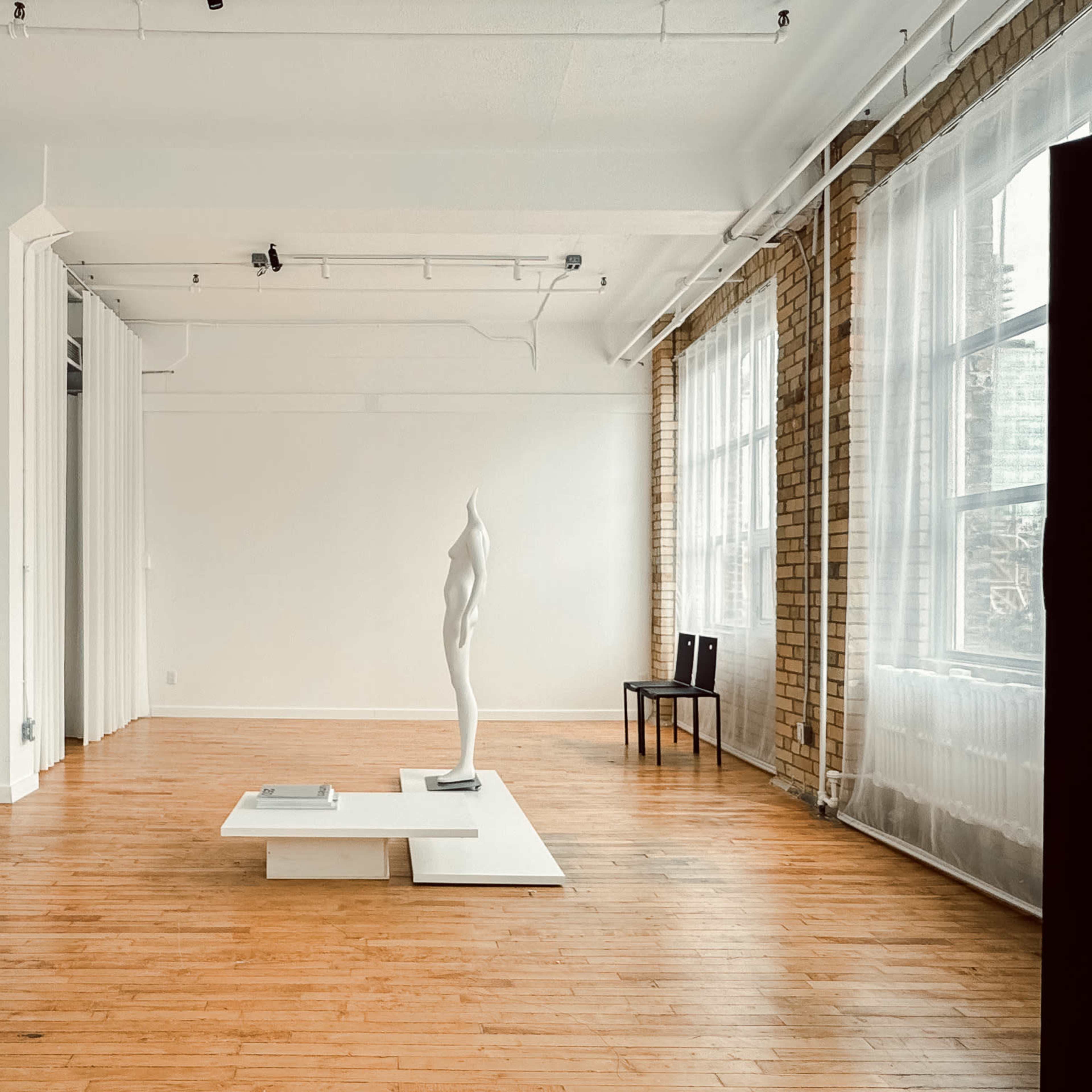 Downtown Hard-Loft Studio with CN Tower View Image in Toronto, Toronto, ON