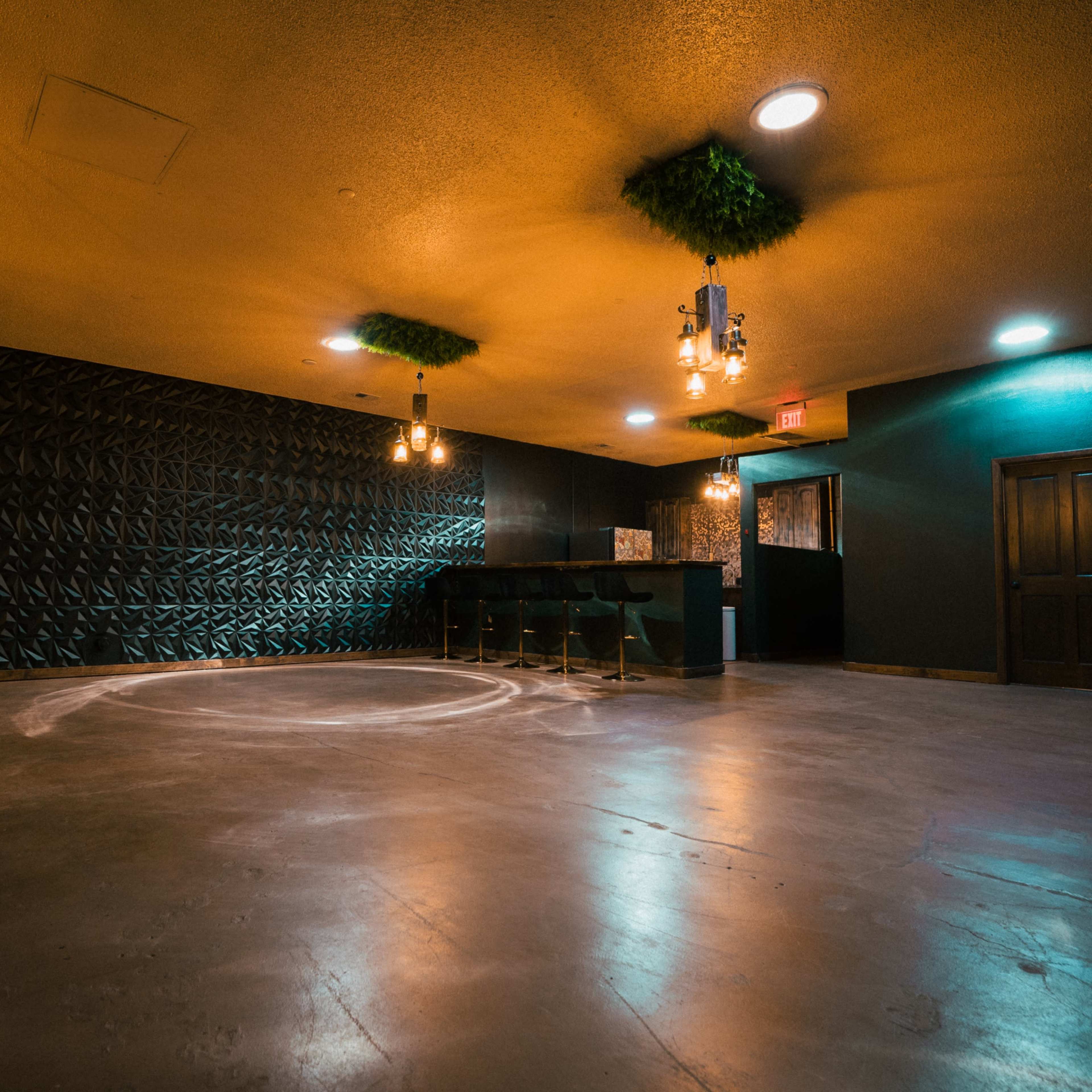 Speakeasy Vibe Event Space/Photo Studio Image in Alamedan Valley, Albuquerque, NM