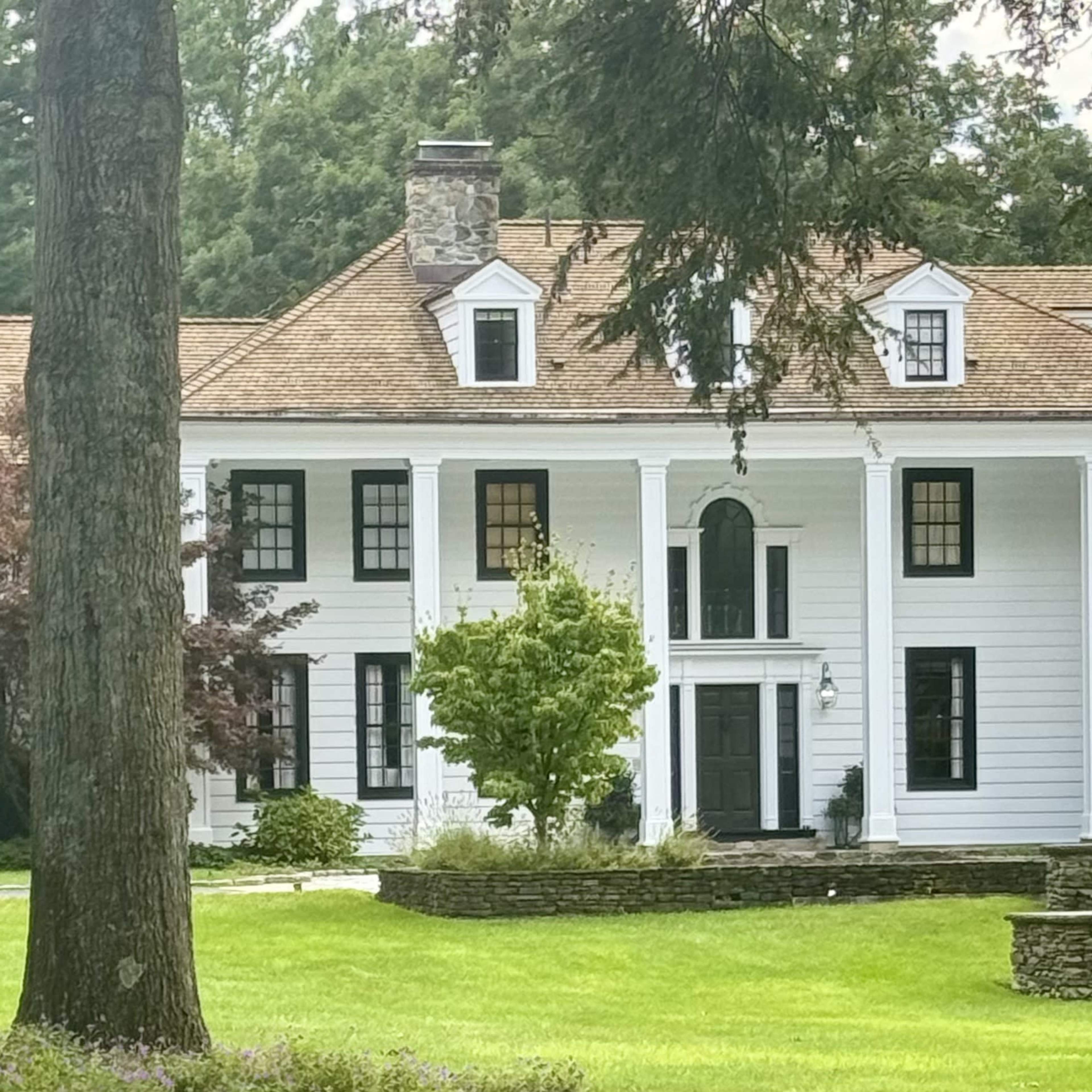 Gorgeous Colonial Mansion on 5 Spectacular Acres - House Has Been Photographed for Several Design Magazines Image in Greenwich, Greenwich, CT