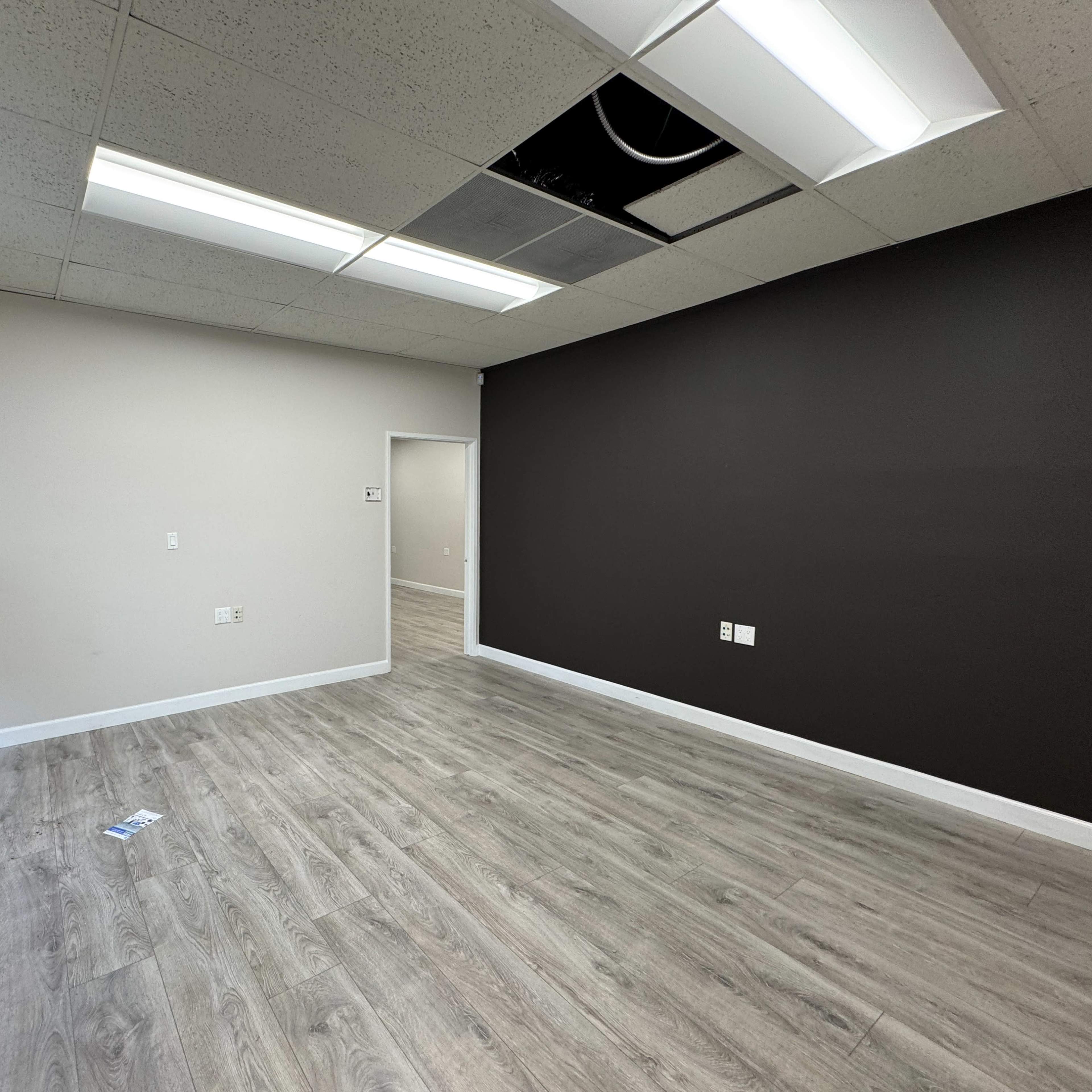 Ground-Level Production Hub with Easy Load-In & Parking Image in Riverside Rancho, Glendale, CA
