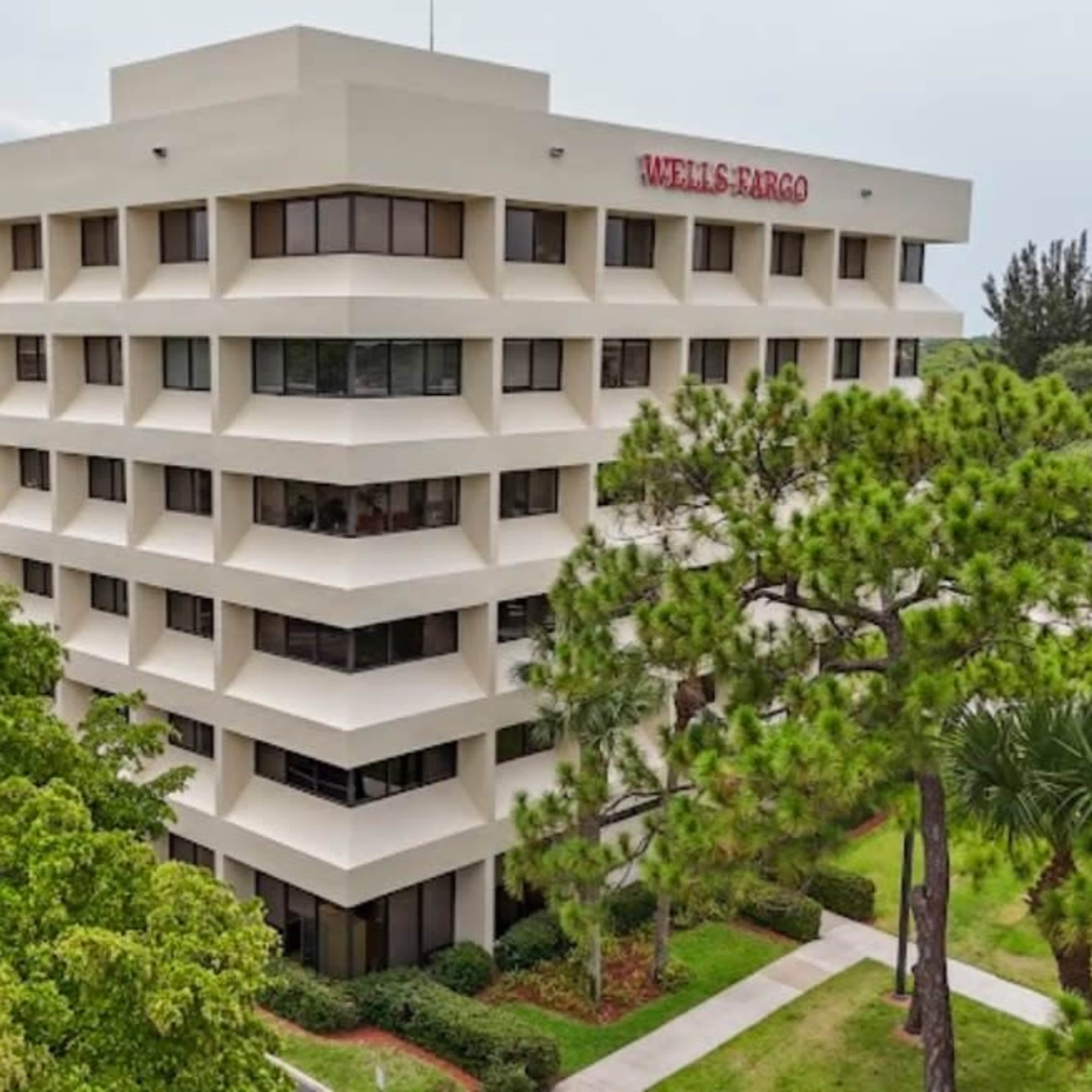Downtown Coworking Space with a professional environment Image in Palm Beach Gardens, Palm Beach Gardens, FL