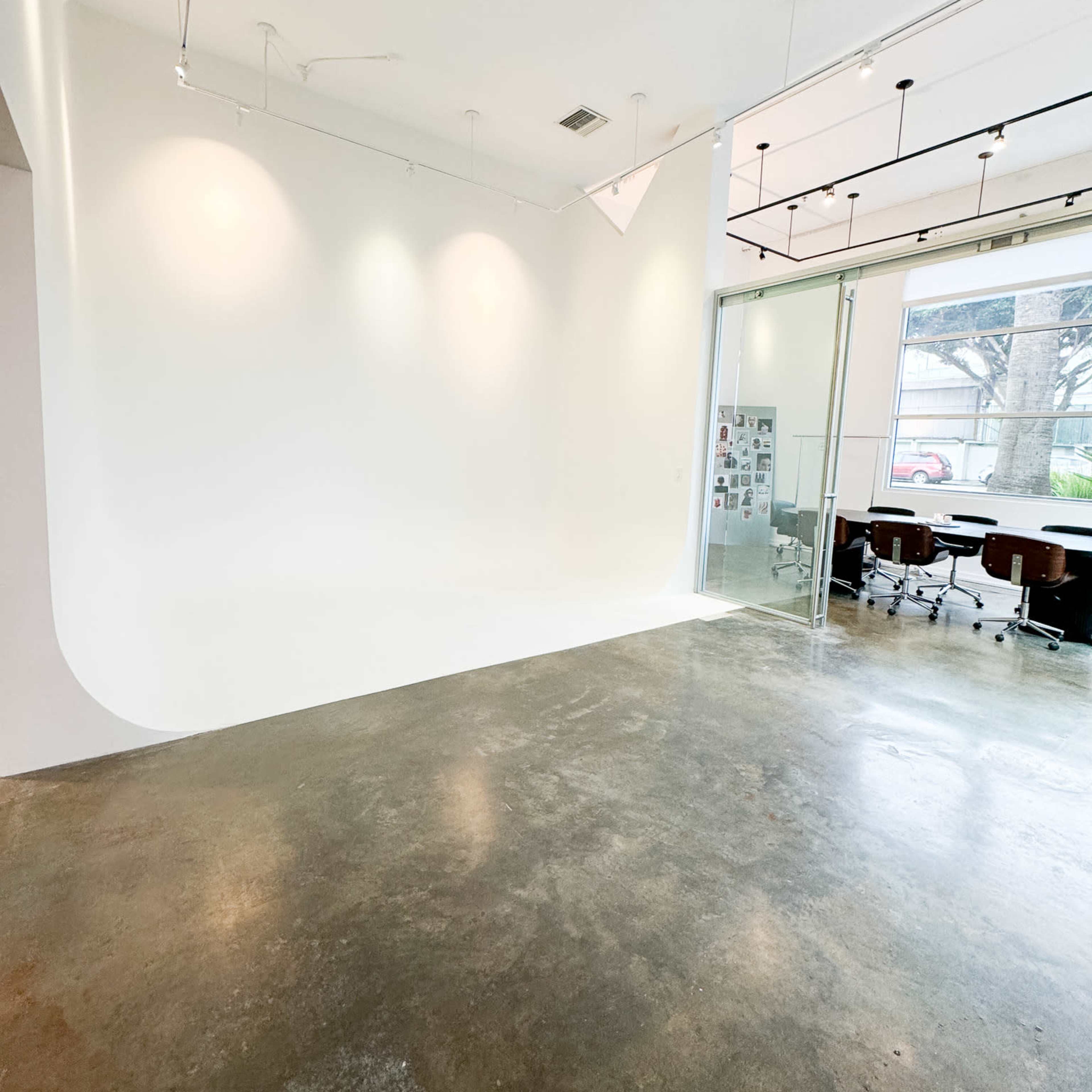 Venice Photo Studio with Beautiful Natural Light and Double Cyc Wall Image in Venice, Los Angeles, CA
