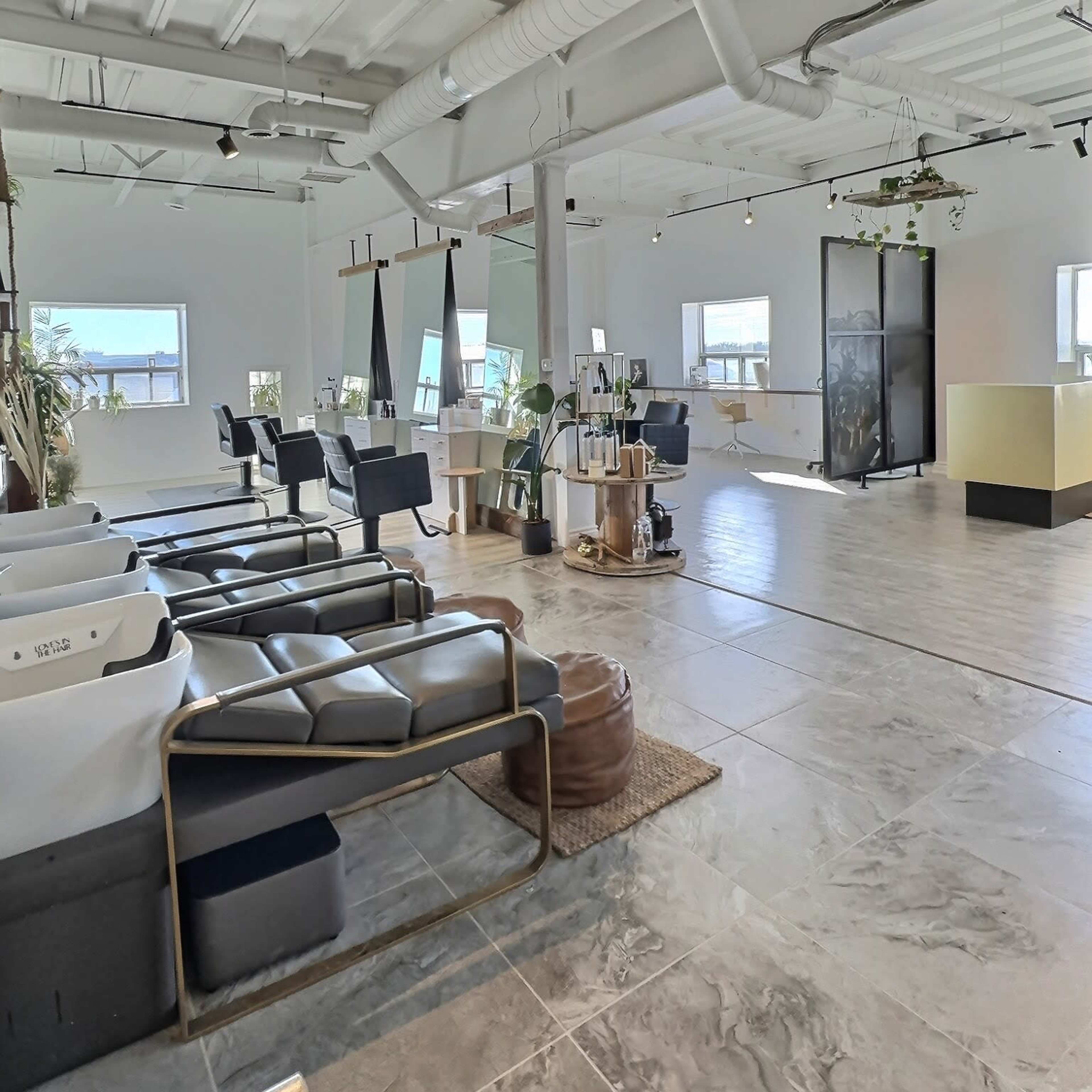 Downtown industrial loft with lake and skyline view Image in Toronto, Toronto, ON