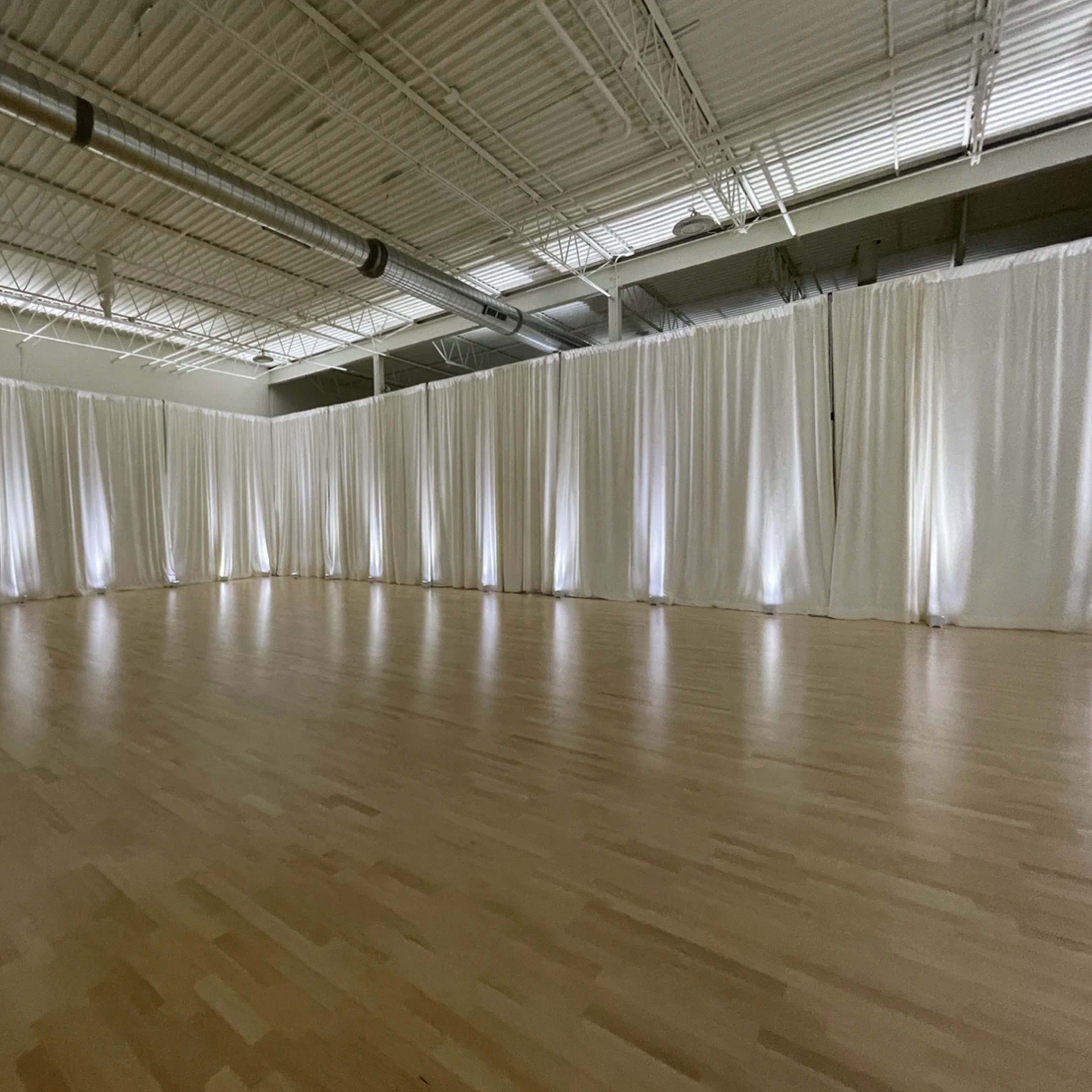 Modern Clean Event Studio Space Image in Troy, Troy, MI