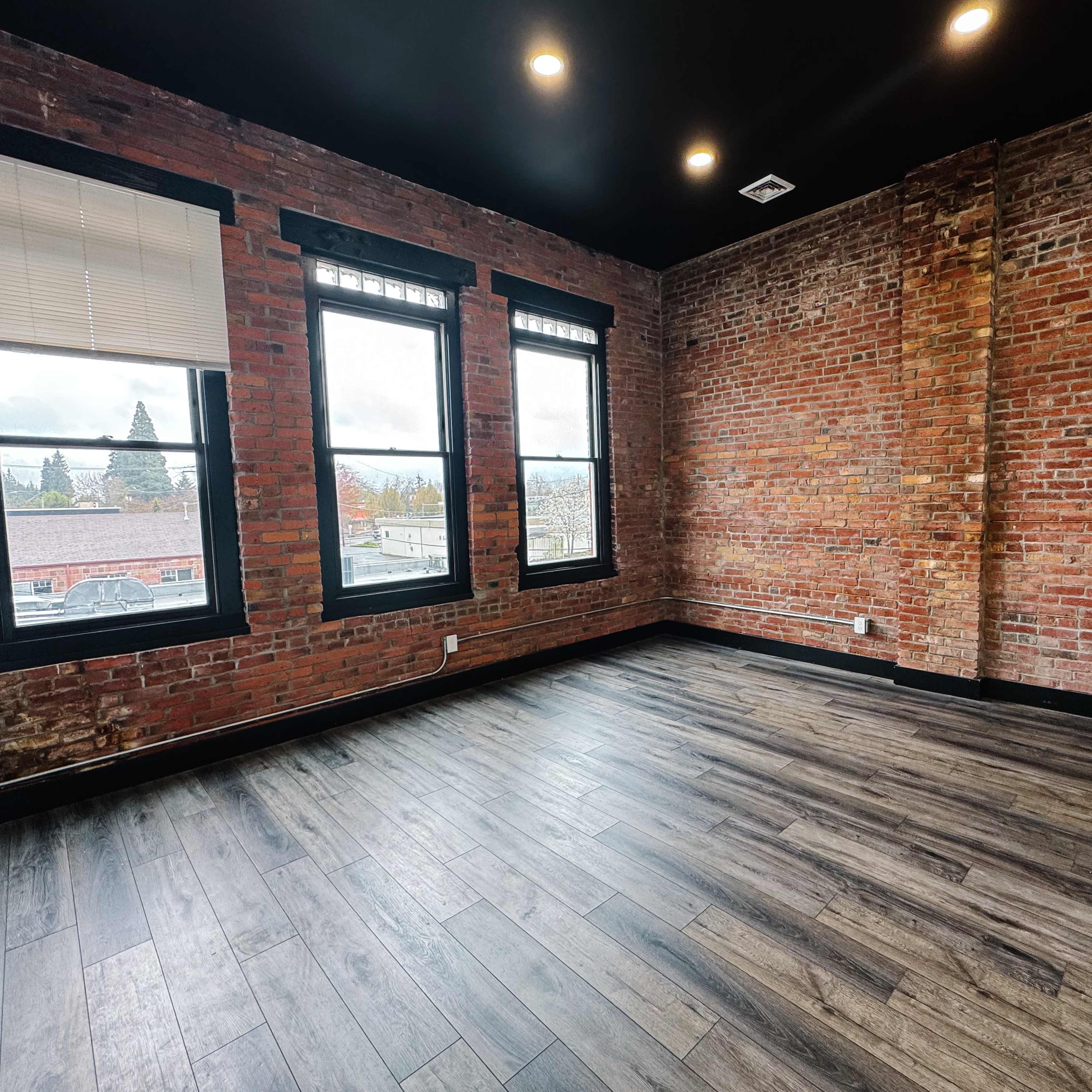 Downtown Puyallup loft — content space with natural lighting Image in Puyallup, Puyallup, WA