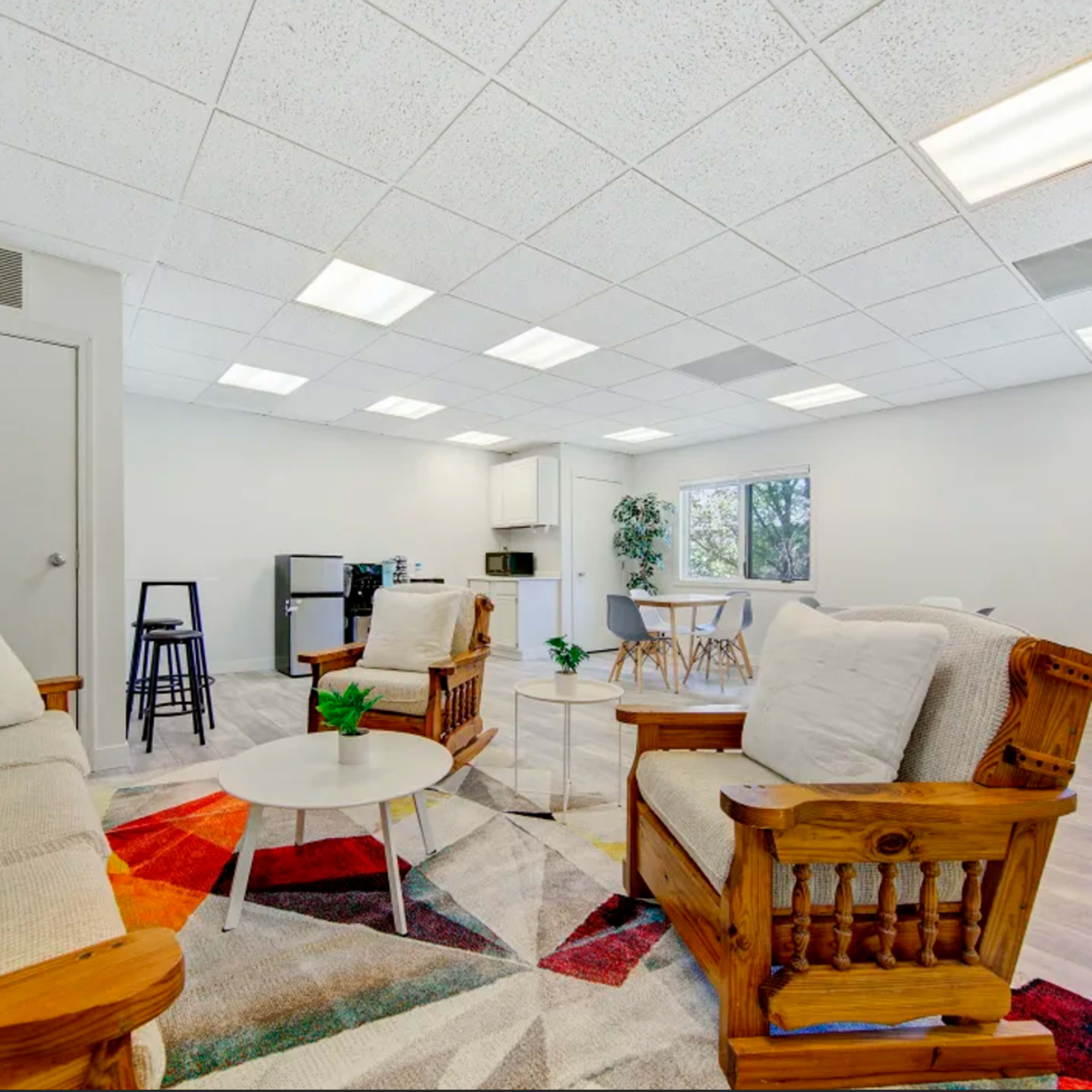 Cheerful & Spacious Individual, and Group rental with FREE Parking, Coffee, Tea etc Image in Brooklyn Park, Brooklyn Park, MN
