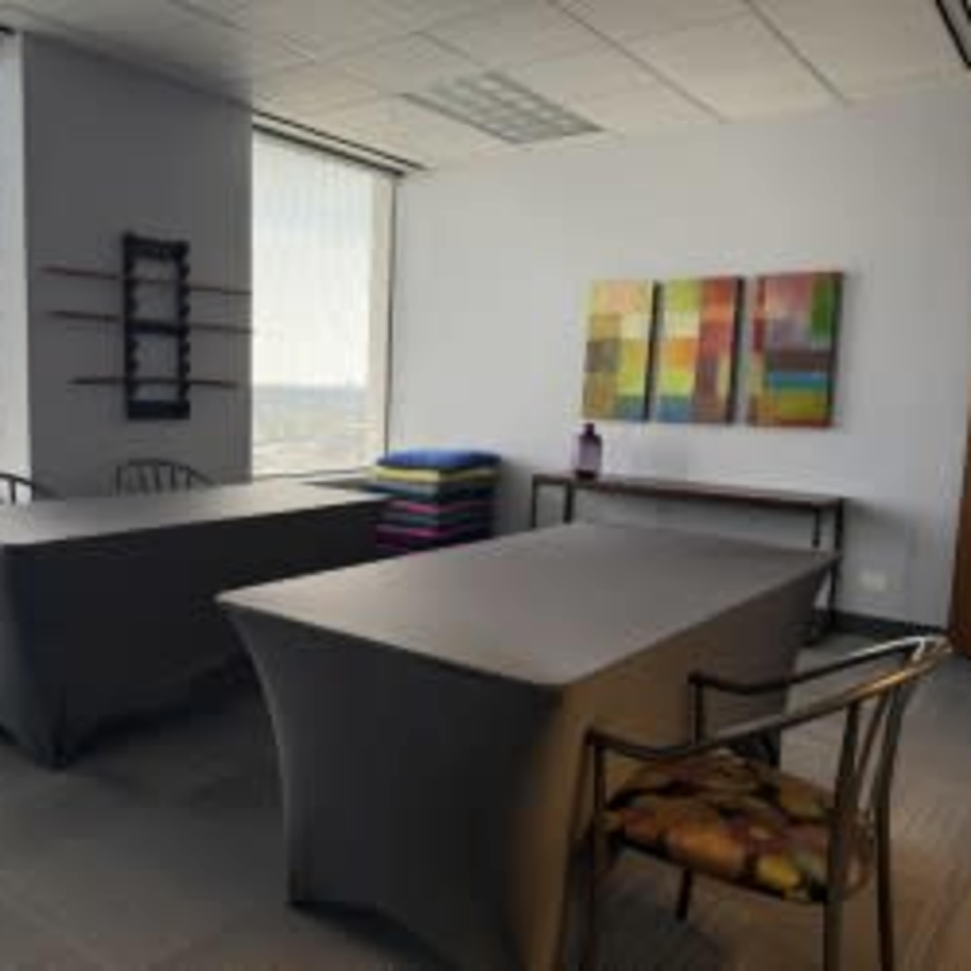 Western suburban workspace suitable for corporate boards or annual retreat, small training Image in York Township, Oak Brook, IL