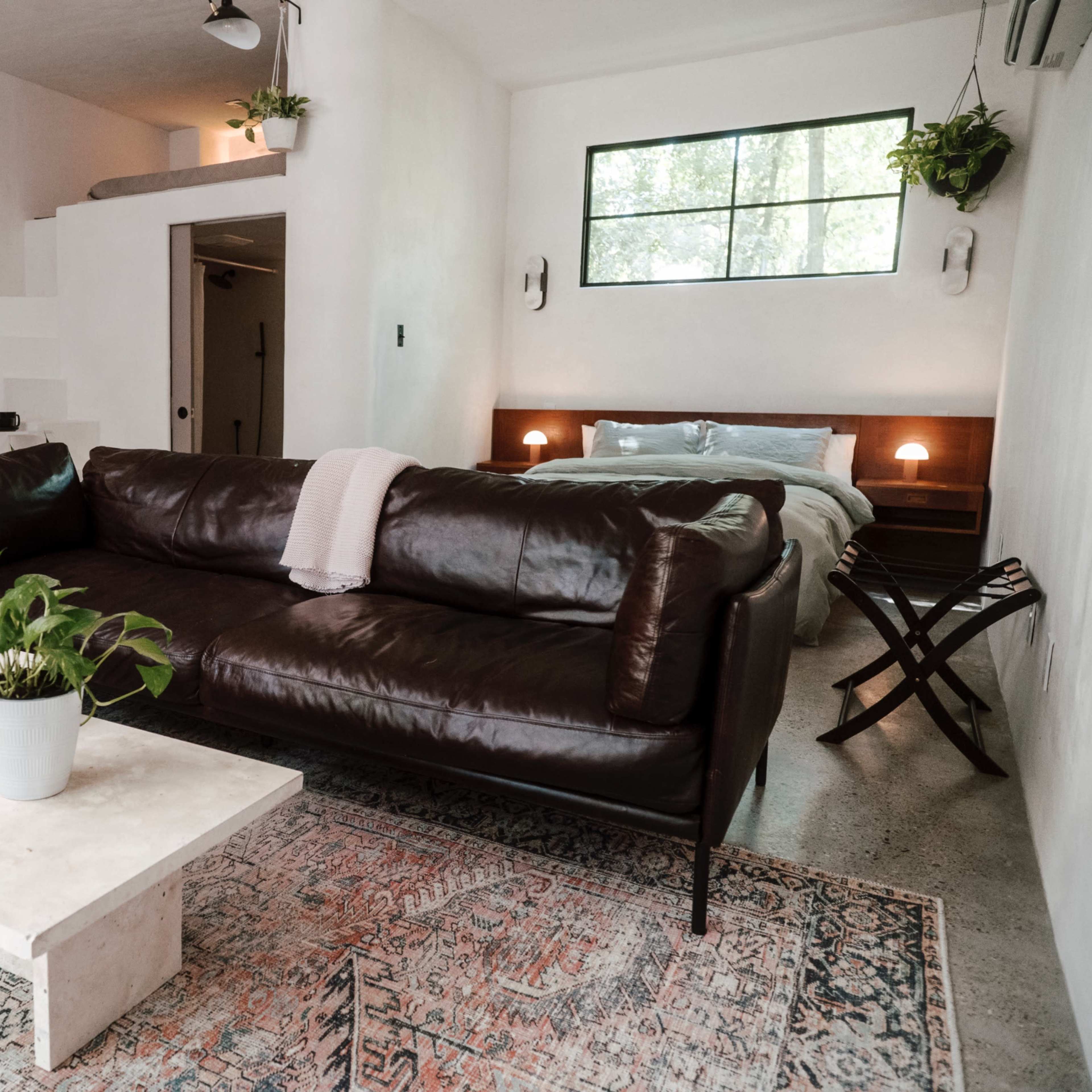 Santorini style studio in Museum District Image in MacGregor, Houston, TX