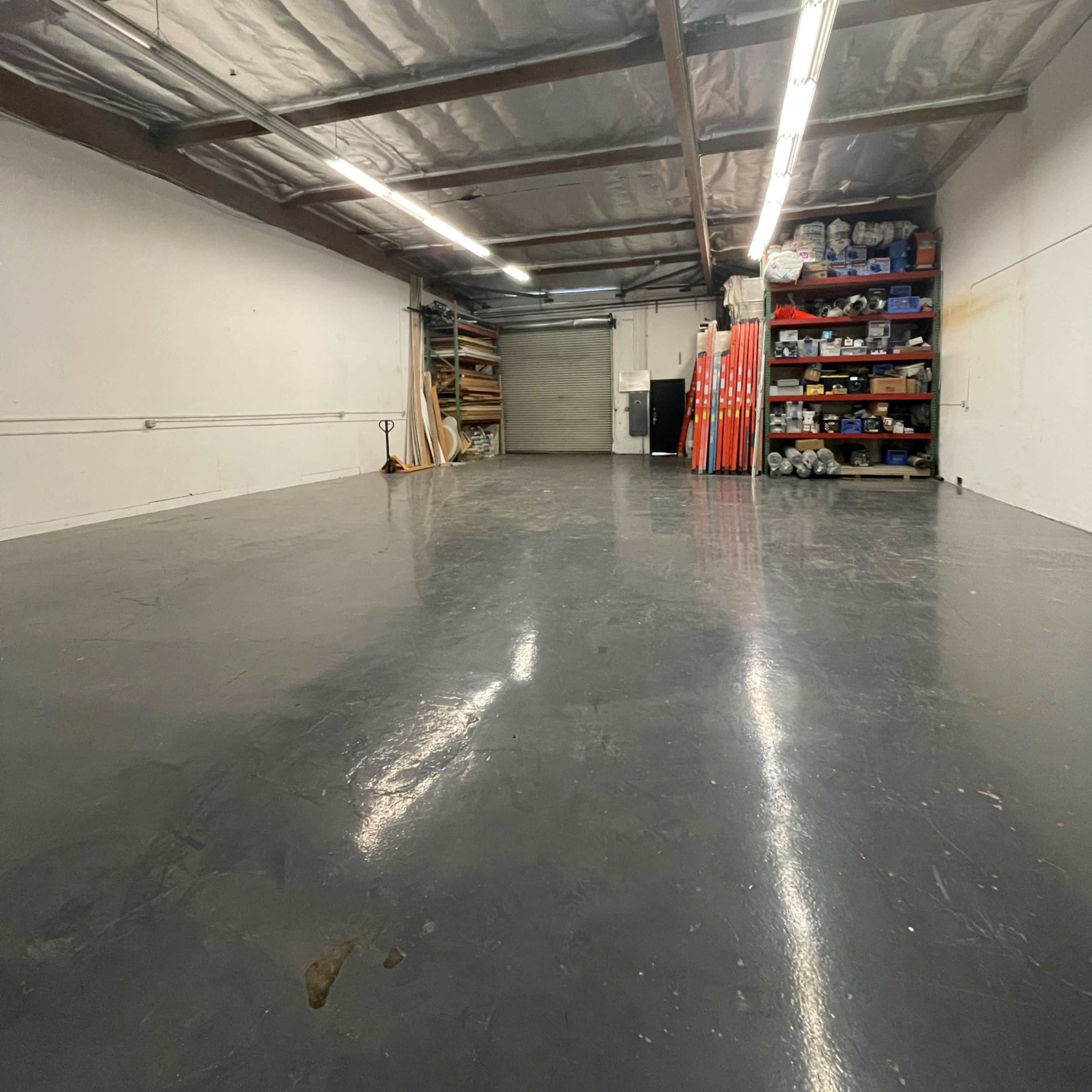 Westlake Photo-Video-Warehouse Rental Studio with Rollup Door 4000 sq ft Image in Thousand Oaks, Westlake Village, CA