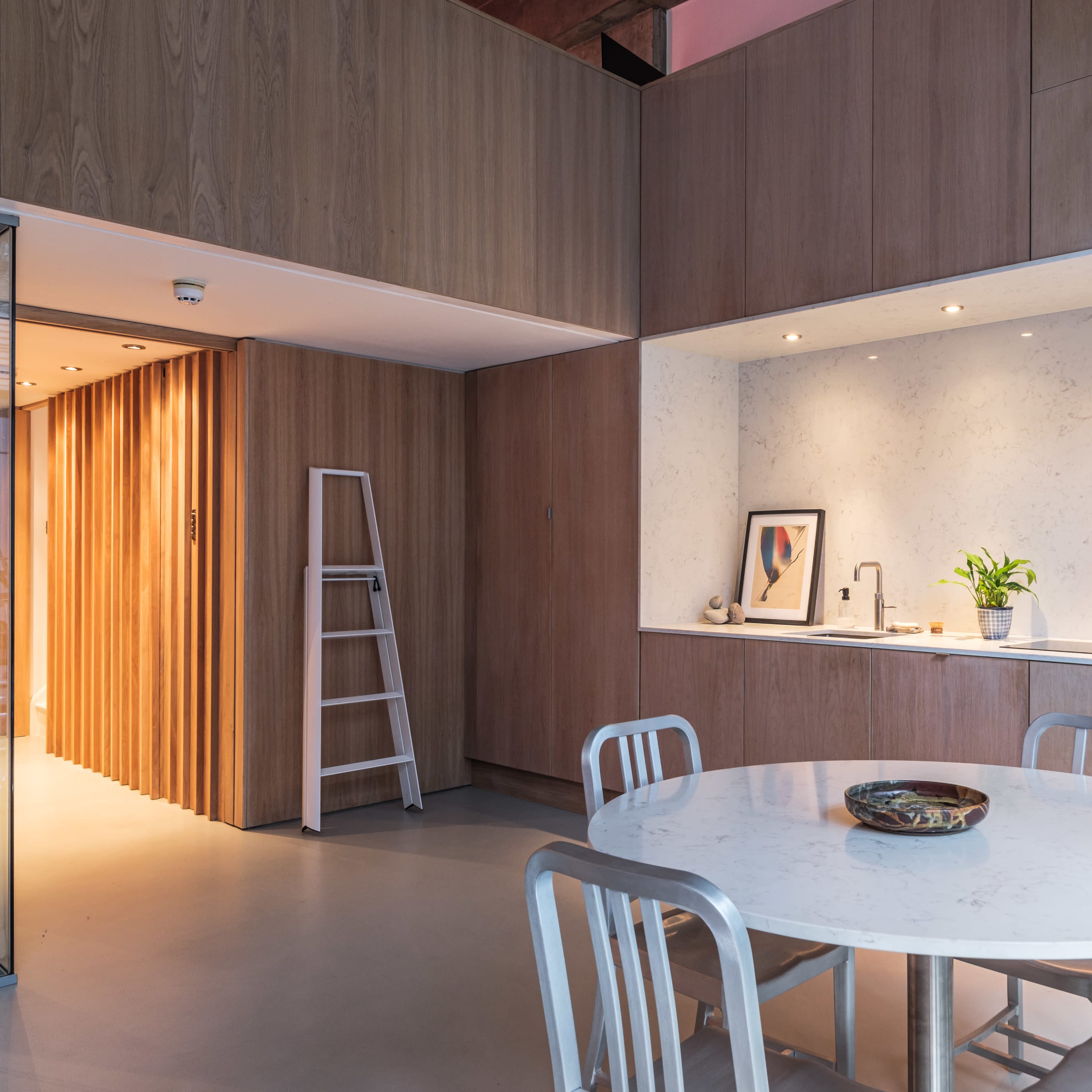 Modern and minimalist East London duplex with natural light Image in Haggerston, London, England