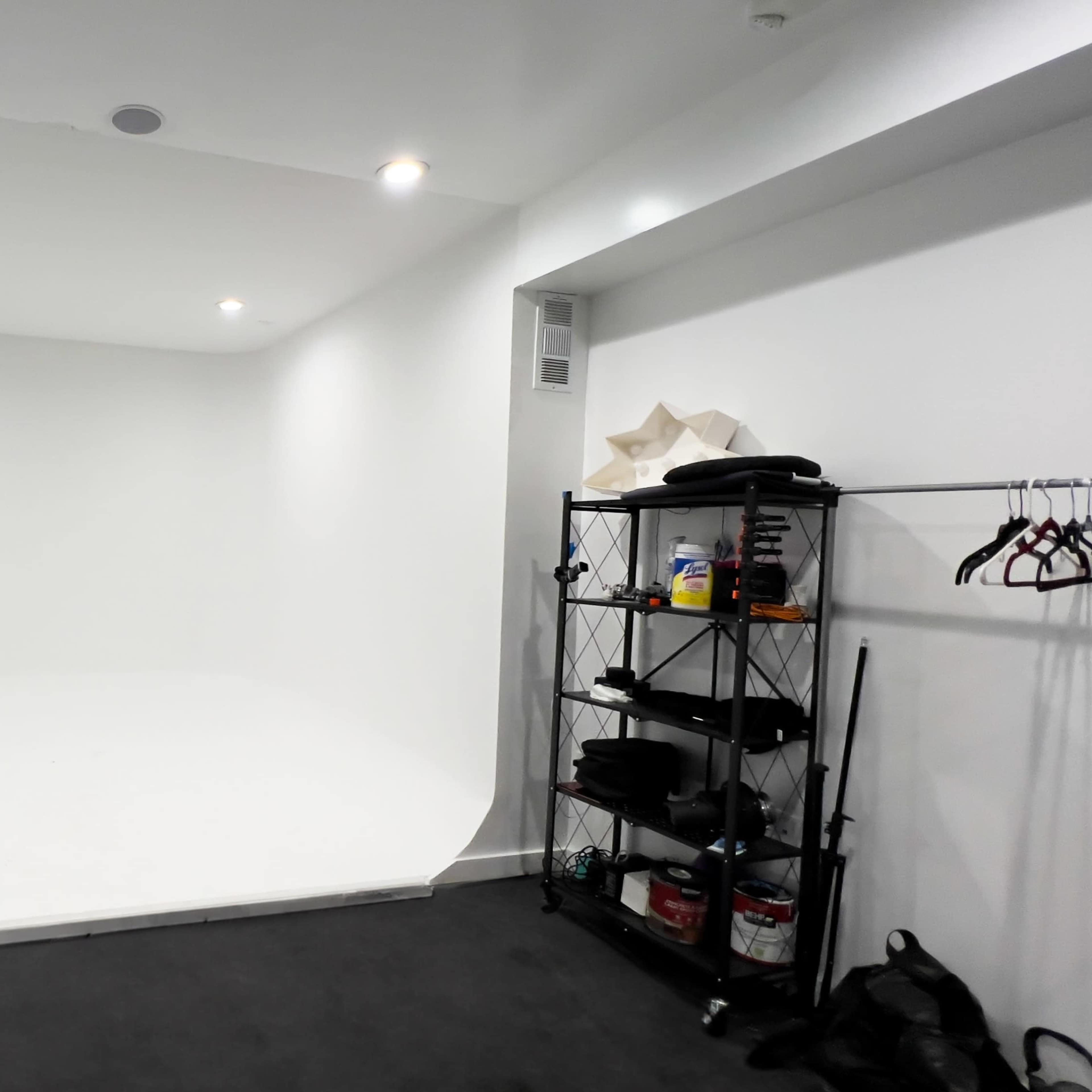 Atlanta Studio Space with 9ft Cyc wall, seamless backdrops and equipment included Image in Candler-McAfee, Decatur, GA