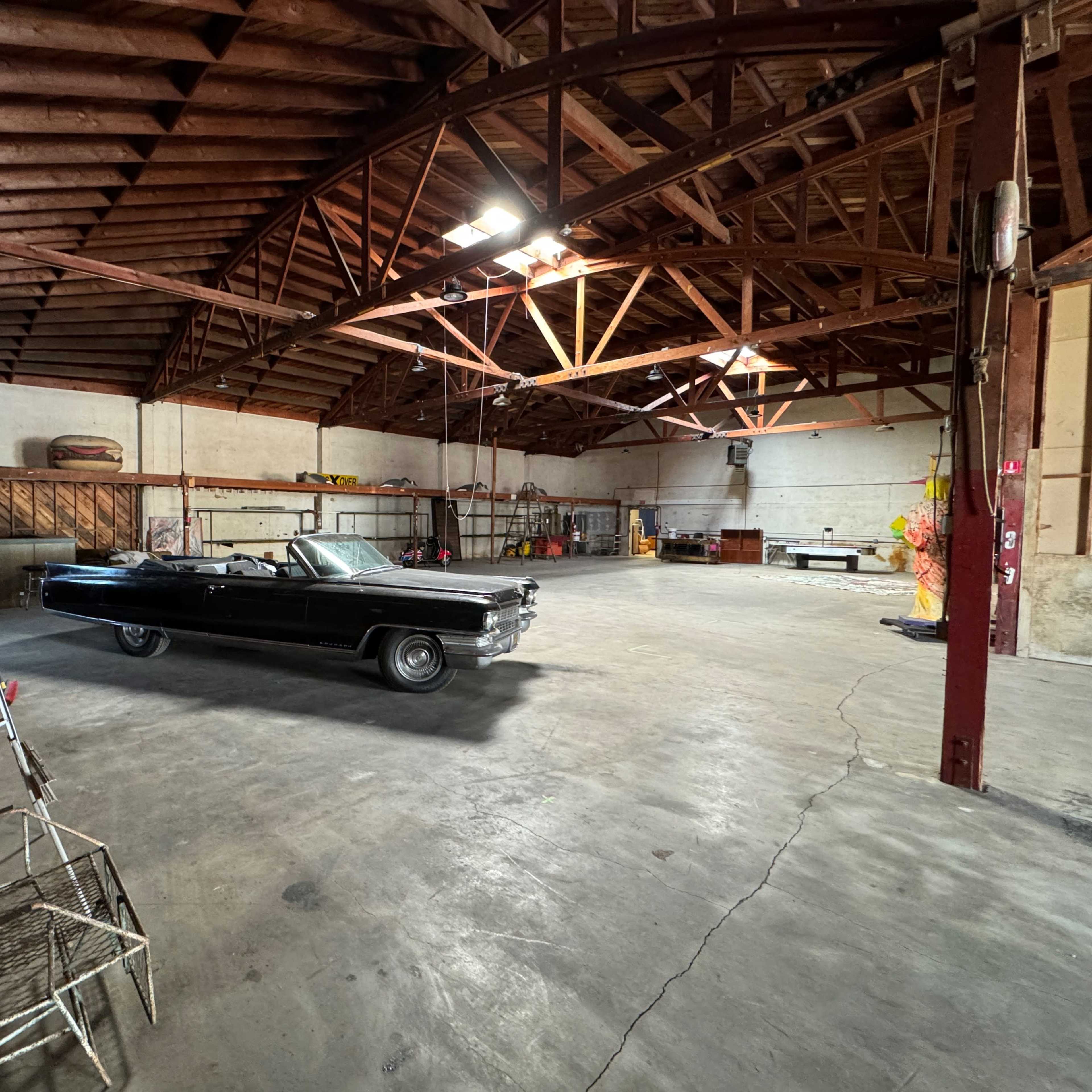 Warehouse w/amazing 25 foot ceilings beam & truss with strip mall retail setting Image in Long Beach, Long Beach, CA