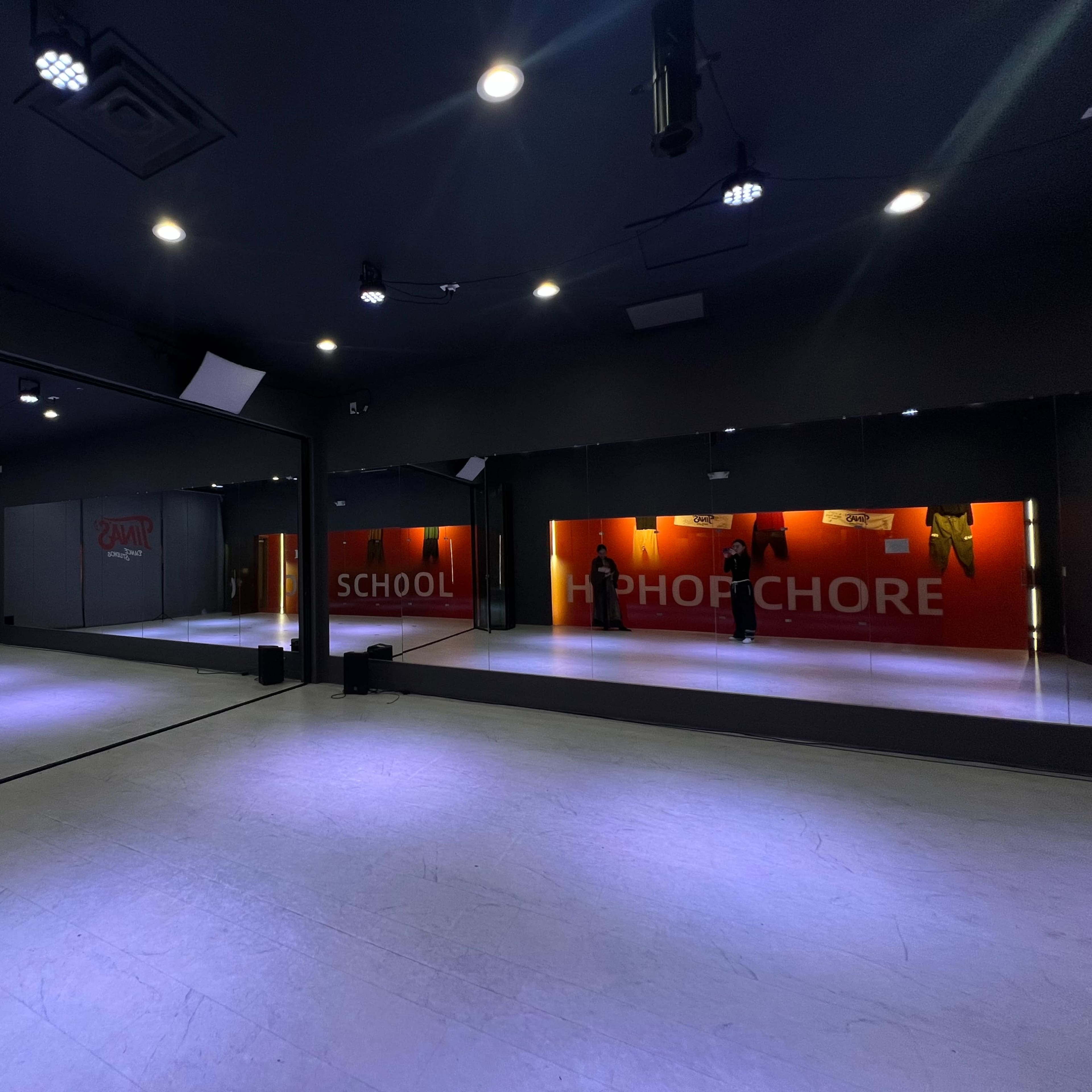Full-Equipped Dance Studio - Stage Lighting, Lots of Parking and Great Access 2+3 Image in Lake Hills, Bellevue, WA