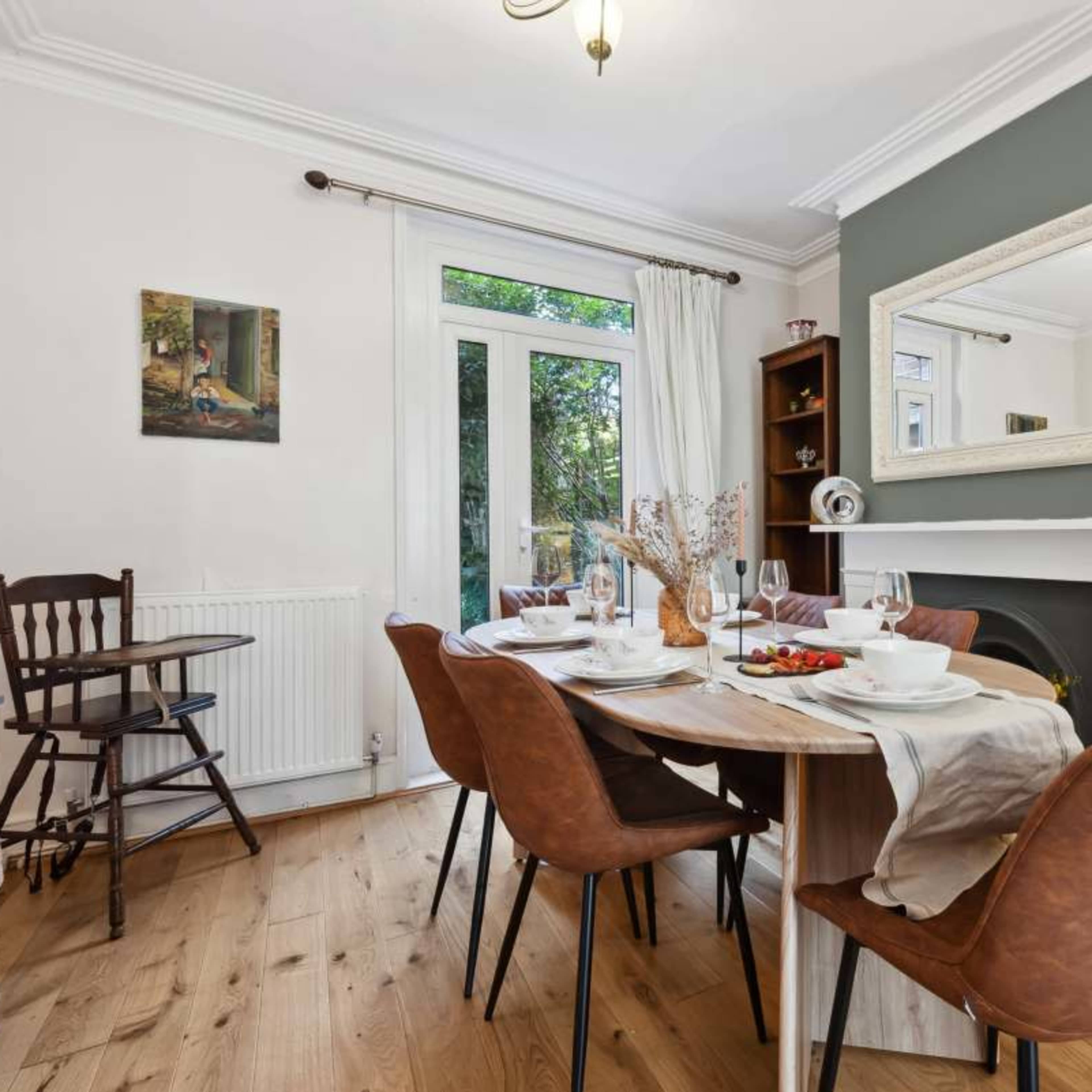 3-BR Stylish House, Sleeps 6 - Aylesbury Road Image in Winchester, Winchester, England