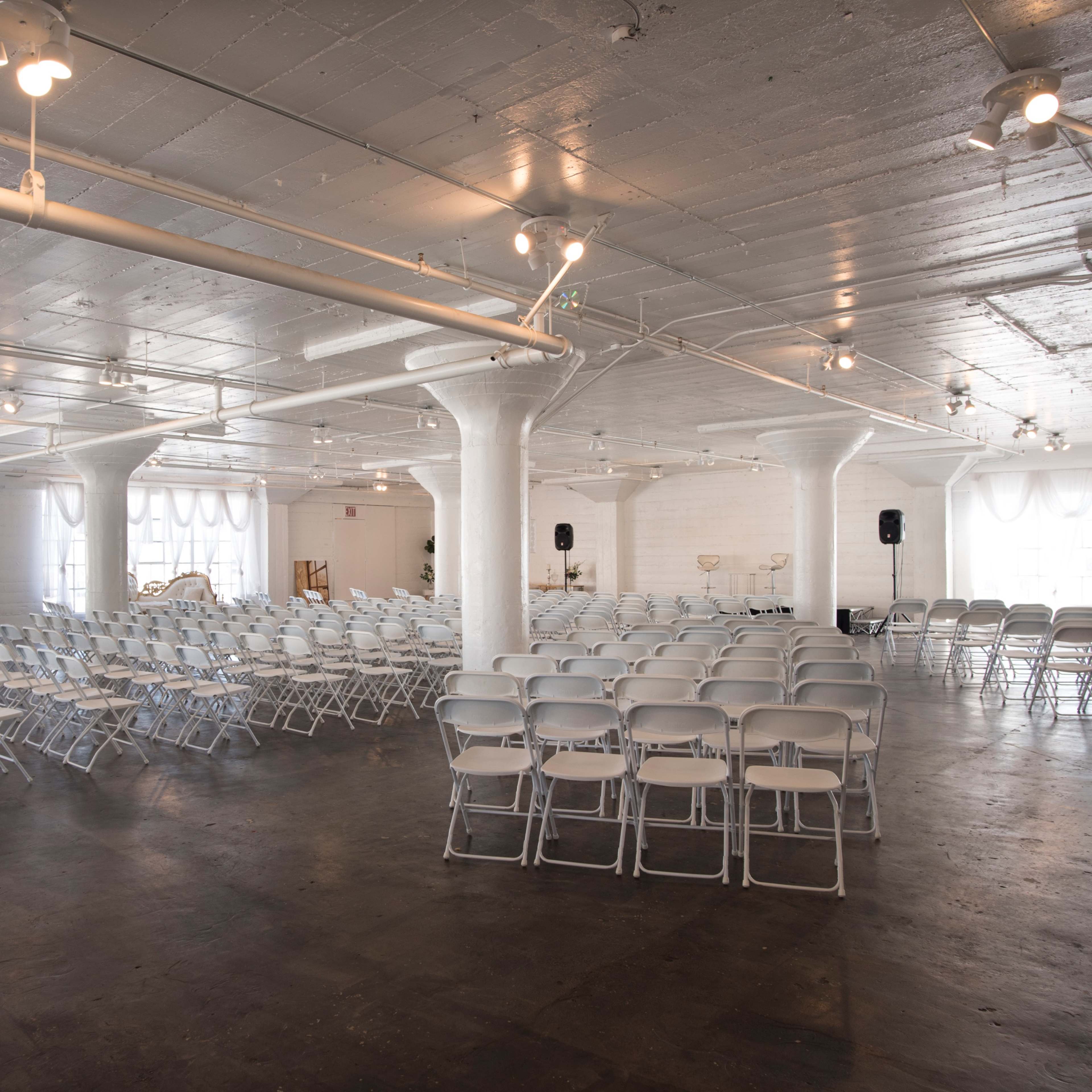 Large Multipurpose Creative Studio with AC, Projector, Mics, Speakers Image in Central LA, Los Angeles, CA