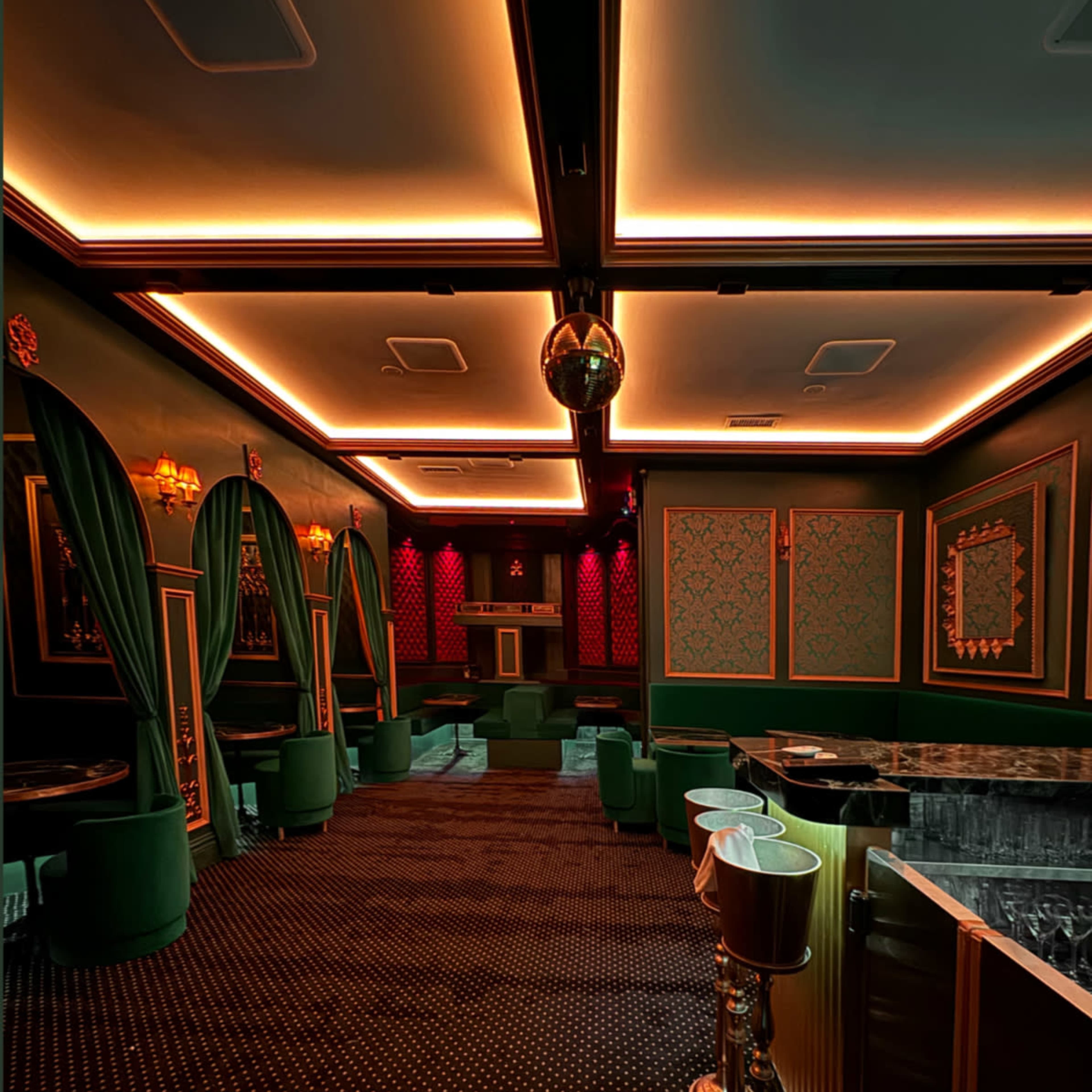 Parisian Luxury Restaurant And Bar In The Heart of Sunset Boulevard Image in Central LA, West Hollywood, CA