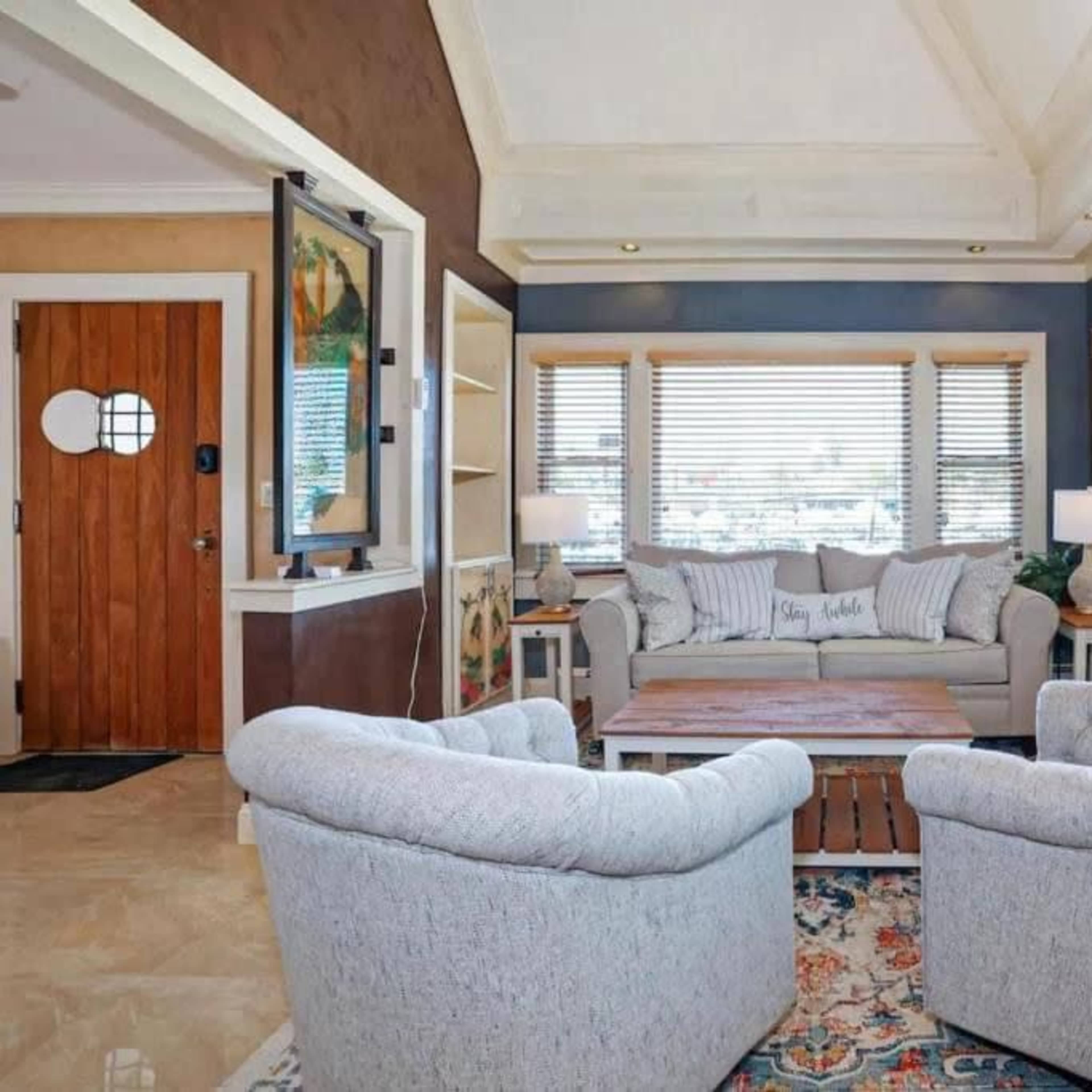 Charming Sunlit Home with Cozy Lounge and Artistic Details Image in New Rochelle, New Rochelle, NY