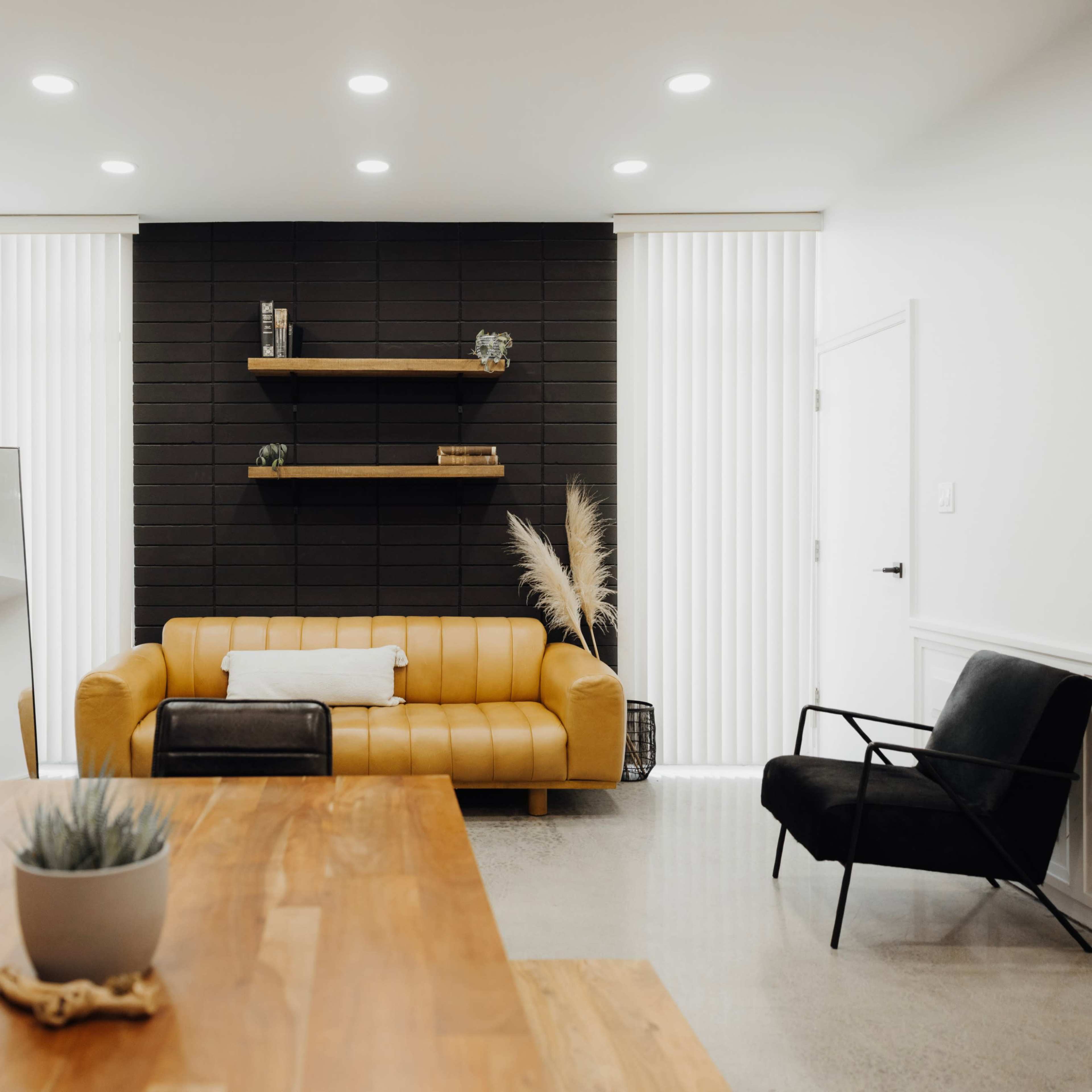 Modern Office with Natural Light Image in Whittier, Whittier, CA