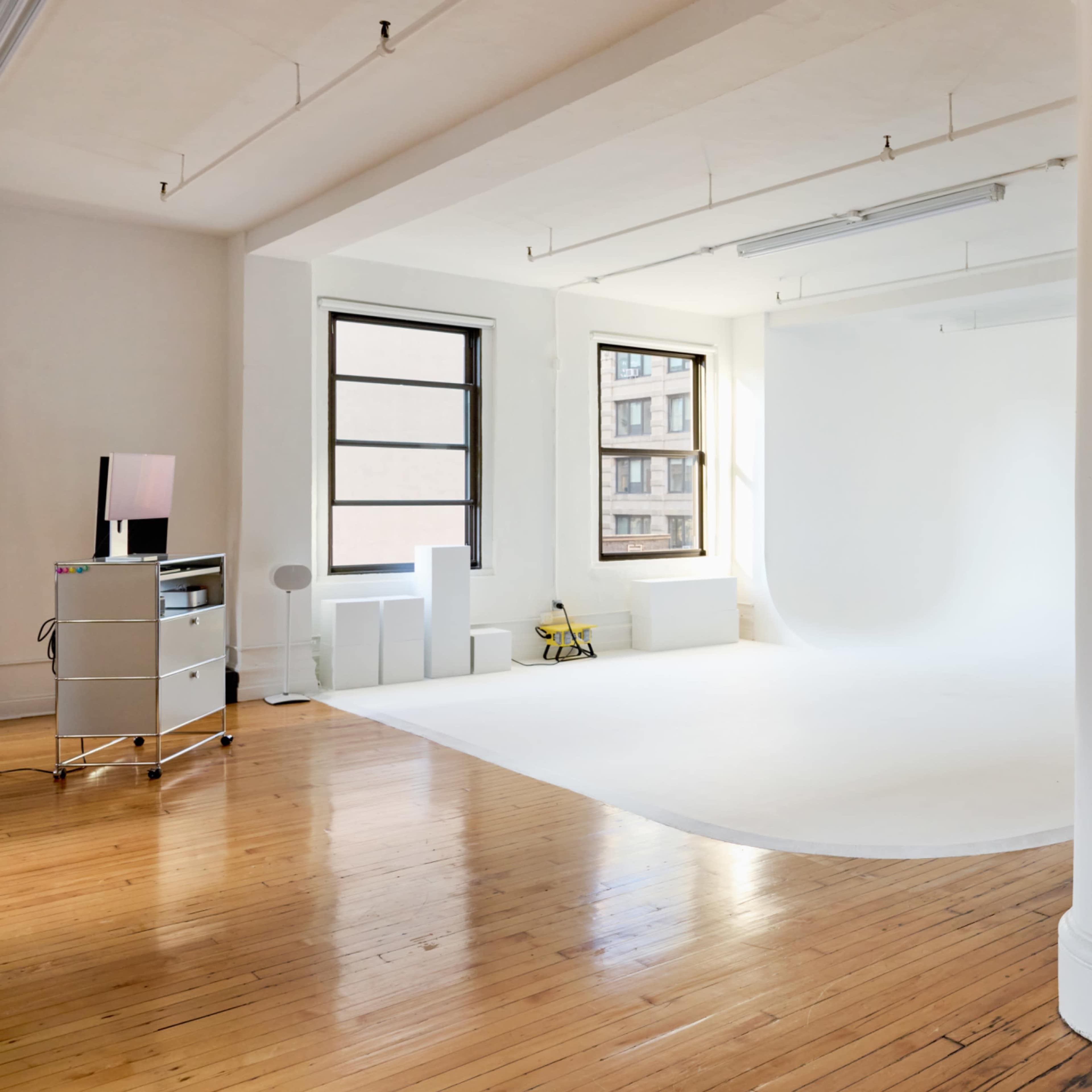 Stylish Downtown Art Loft with Cyclorama Image in Midtown Manhattan, New York, NY