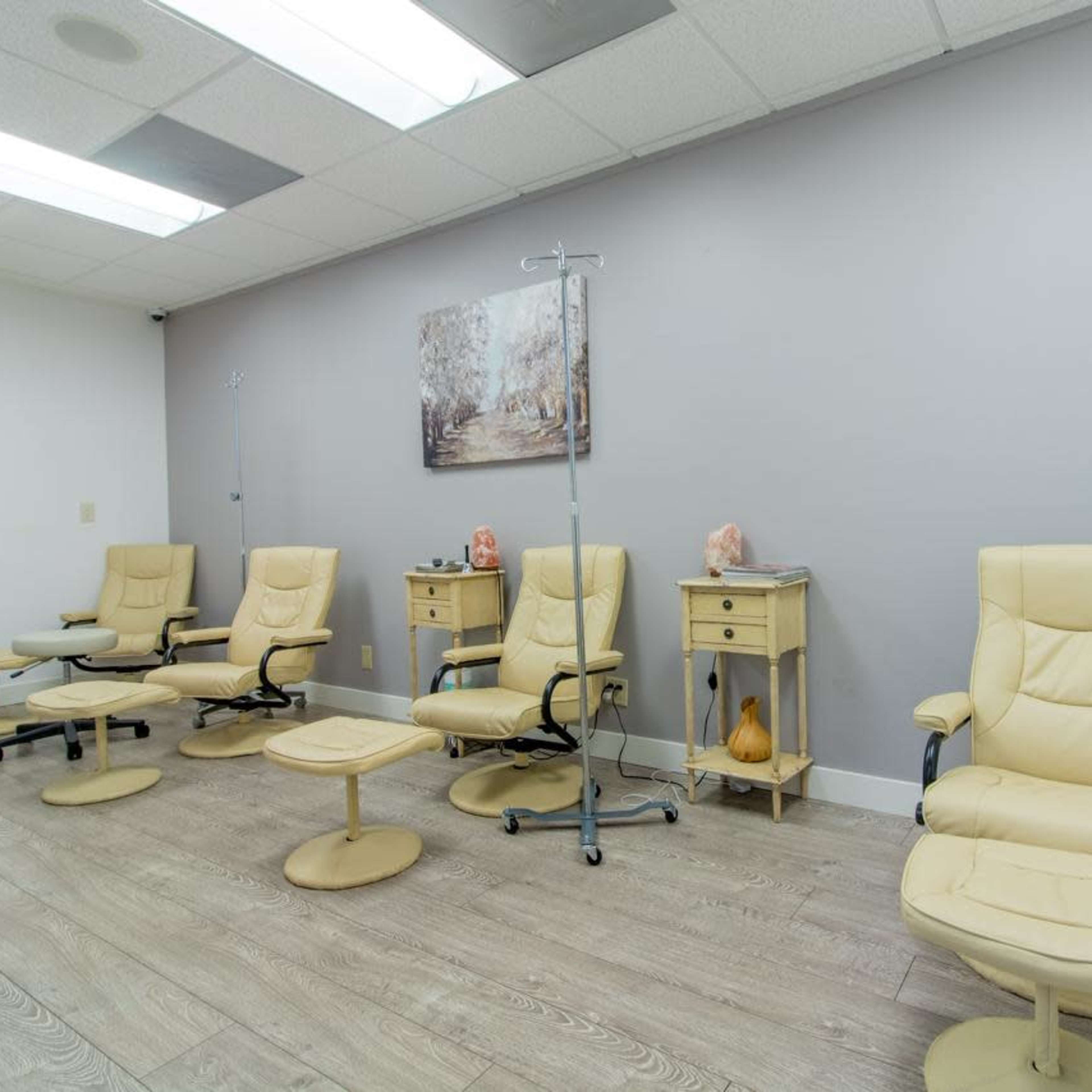 Medical Clinic with Doctor’s Offices, Exam Rooms, Open Lab, Front Desk, Small Kitchen, and Reception Area Image in Woodland Hills, Los Angeles, CA