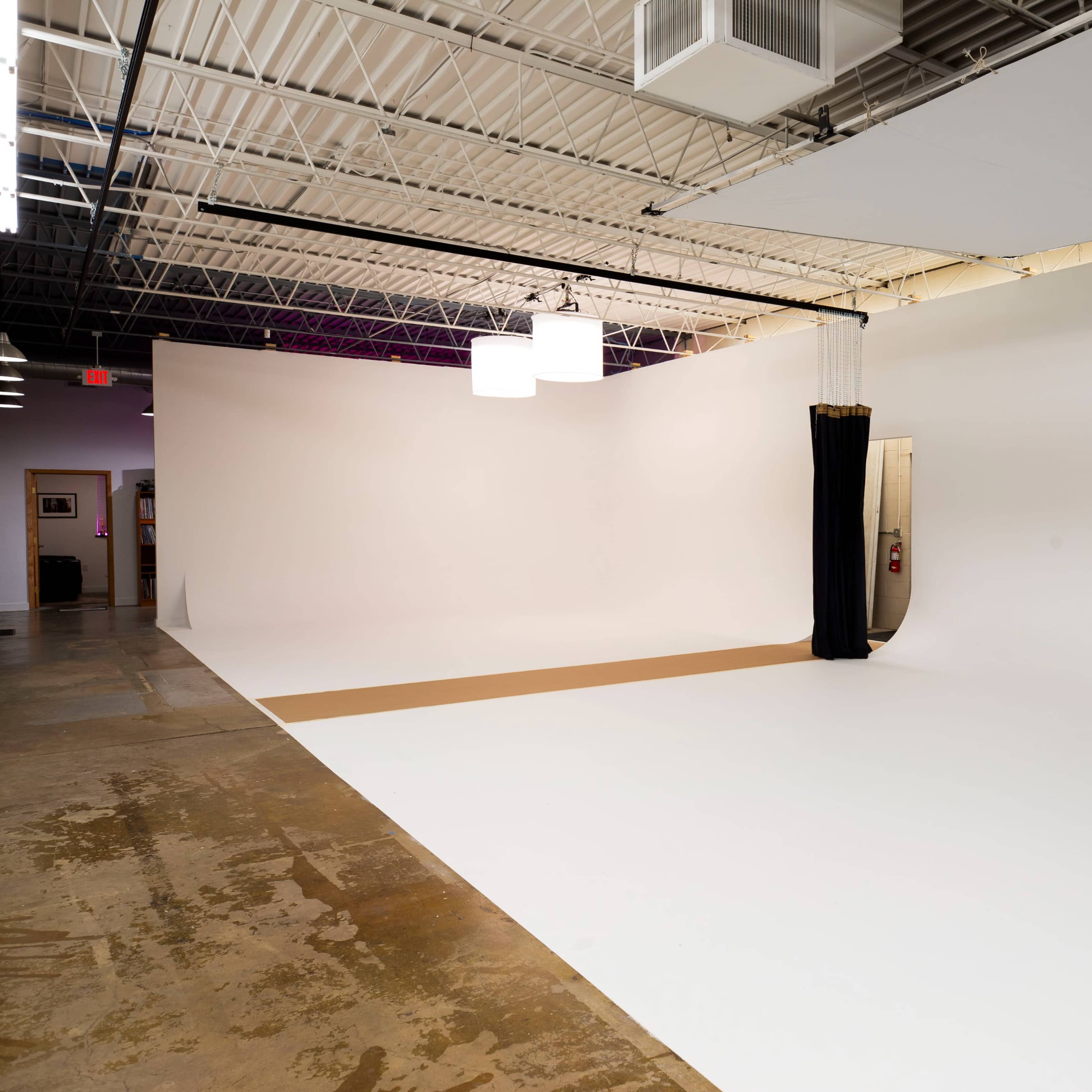 Stylish and Versatile Studio in Northeast Image in Saint Anthony, Saint Anthony, MN