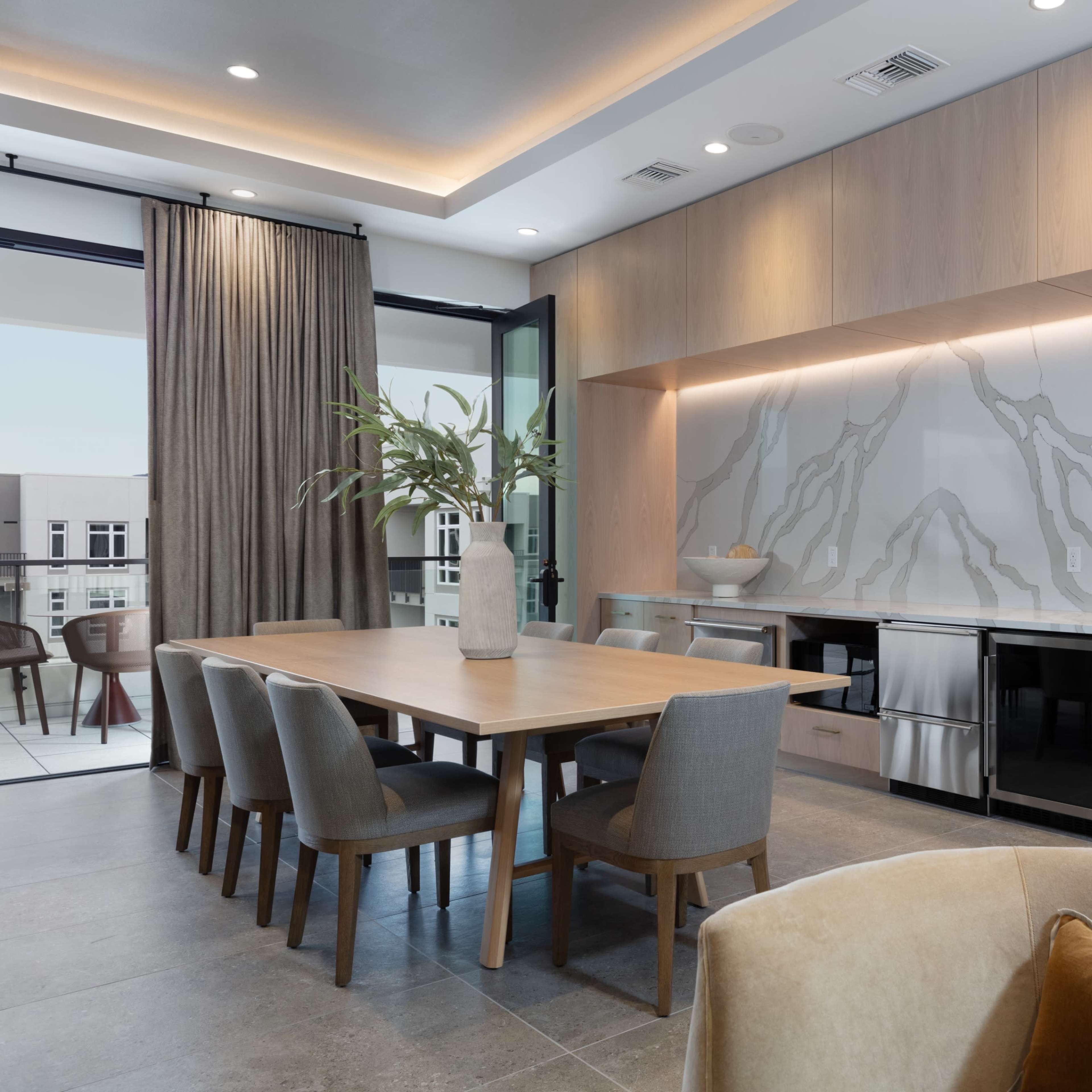 Contemporary Lounge with Spacious Seating Image in Dublin, Dublin, CA