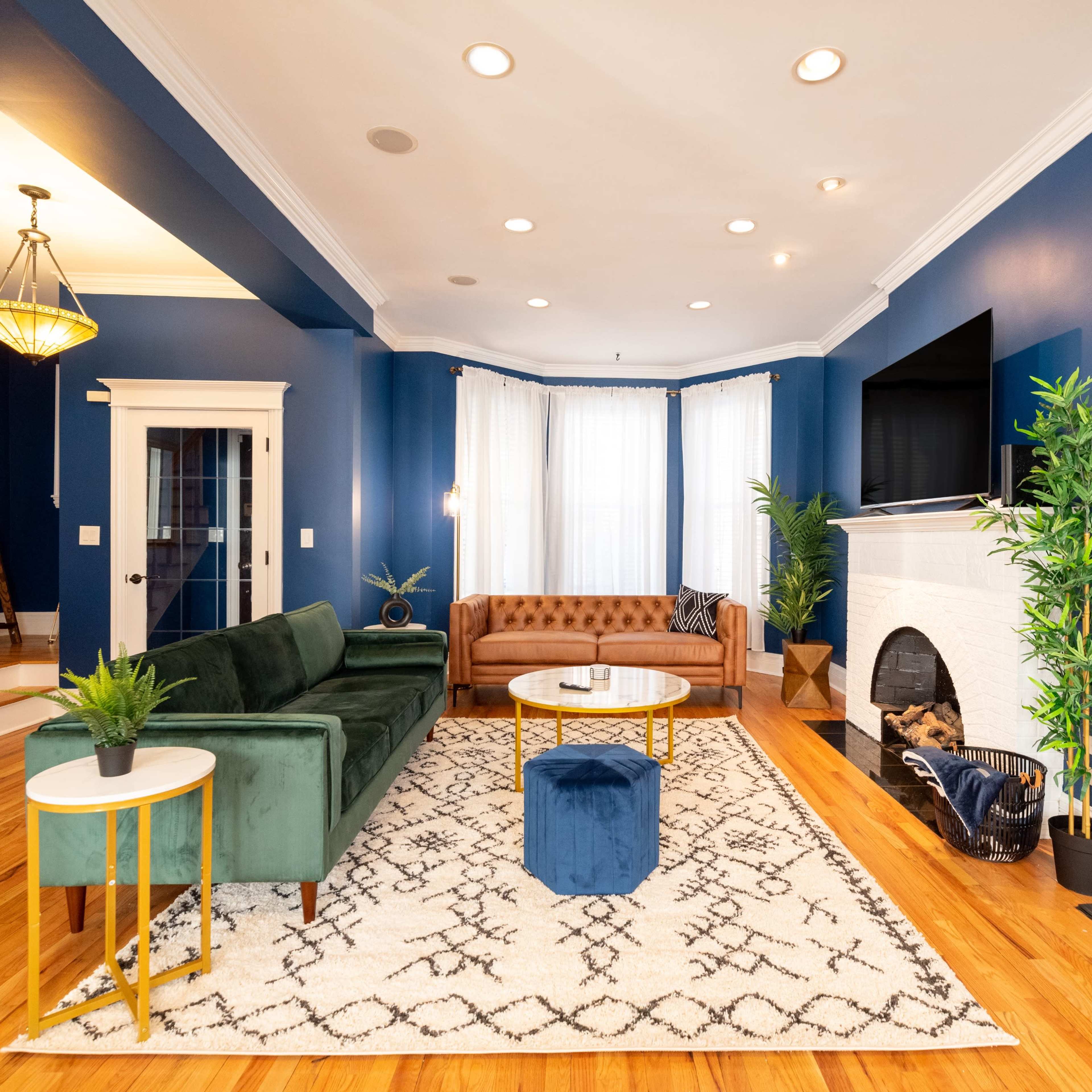 Historic Wrigleyville Greystone - renovated and prof decorated Image in Lake View, Chicago, IL
