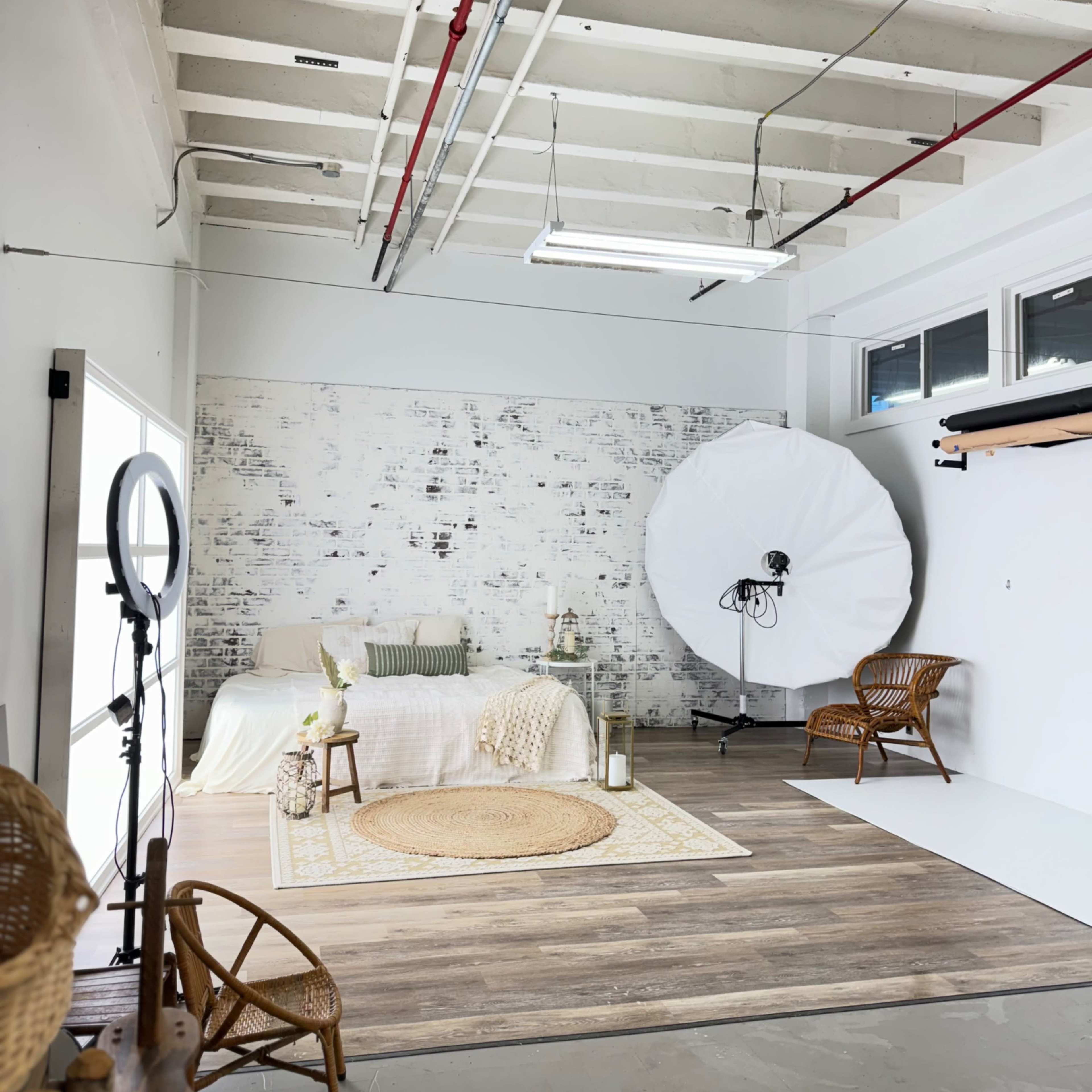 Conveniently located Industrial Studio featuring adjustable Light Wall! Image in Point Breeze North, Pittsburgh, PA