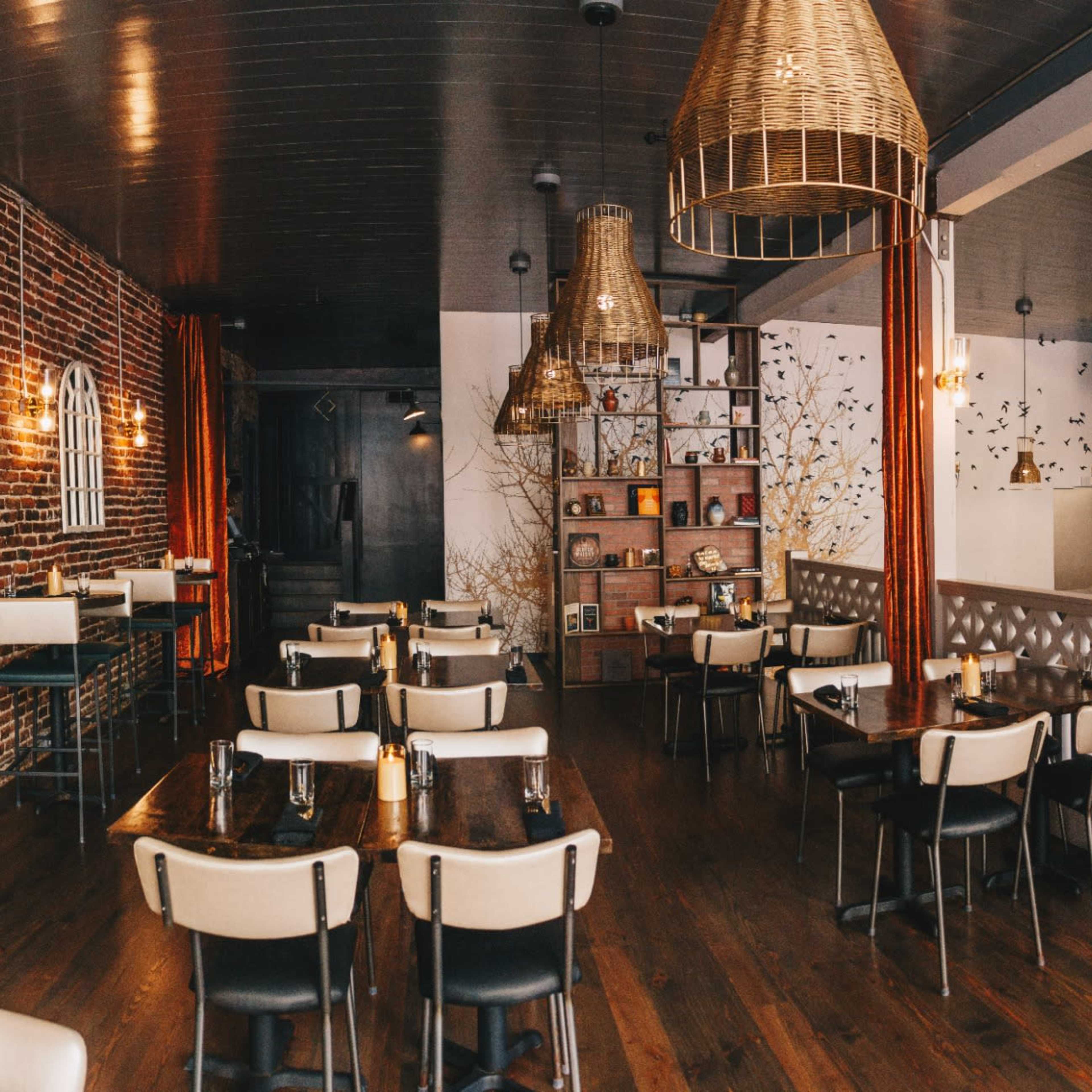 A cozy restaurant with a loft-style design Image in Lower Nob Hill, San Francisco, CA