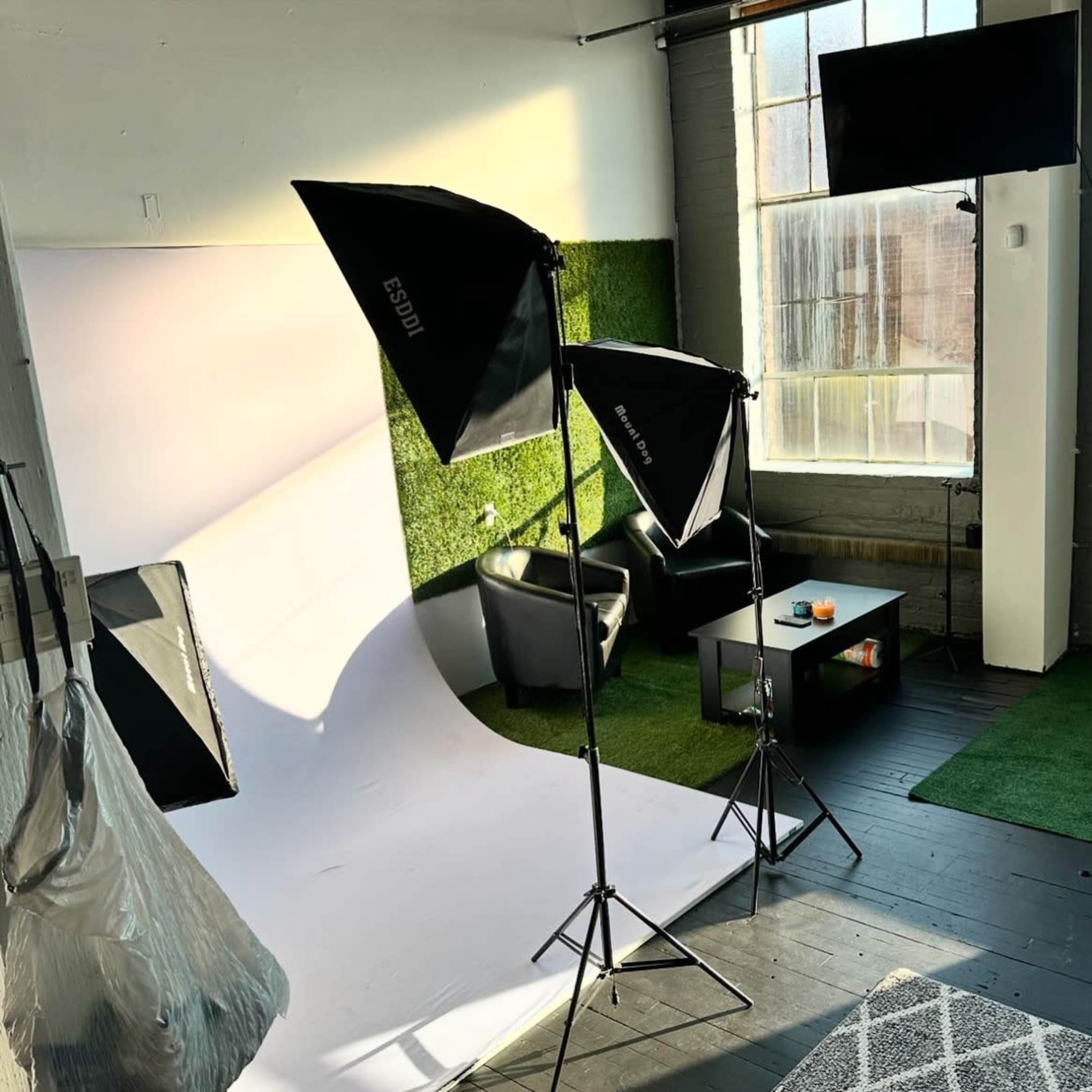 Secluded photography/videography studio. Multi unit in one. Image in East End, Bridgeport, CT