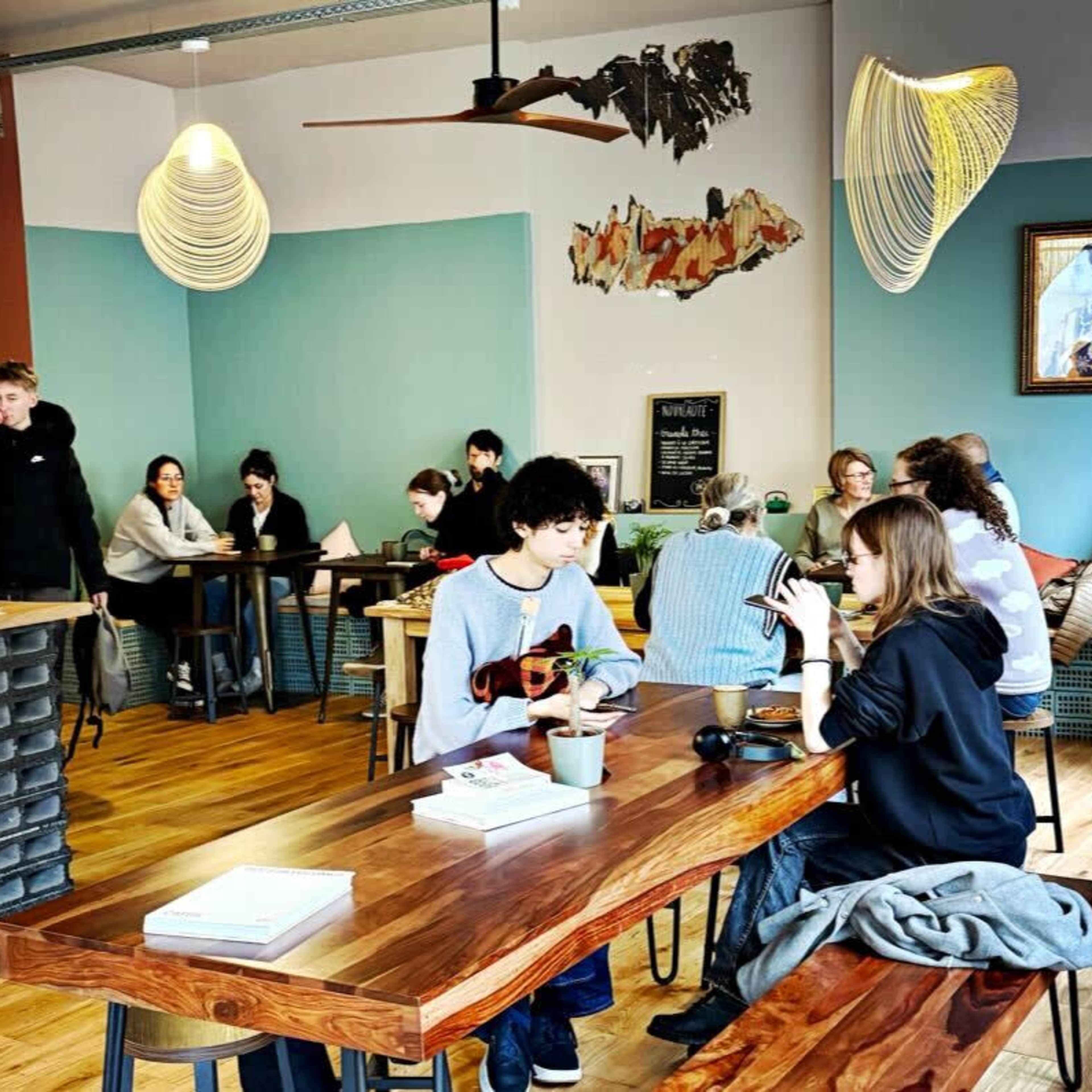 Heavy water - un coffee shop de centre ville au design urbain Image dans Lille, Lille, Hauts-de-France