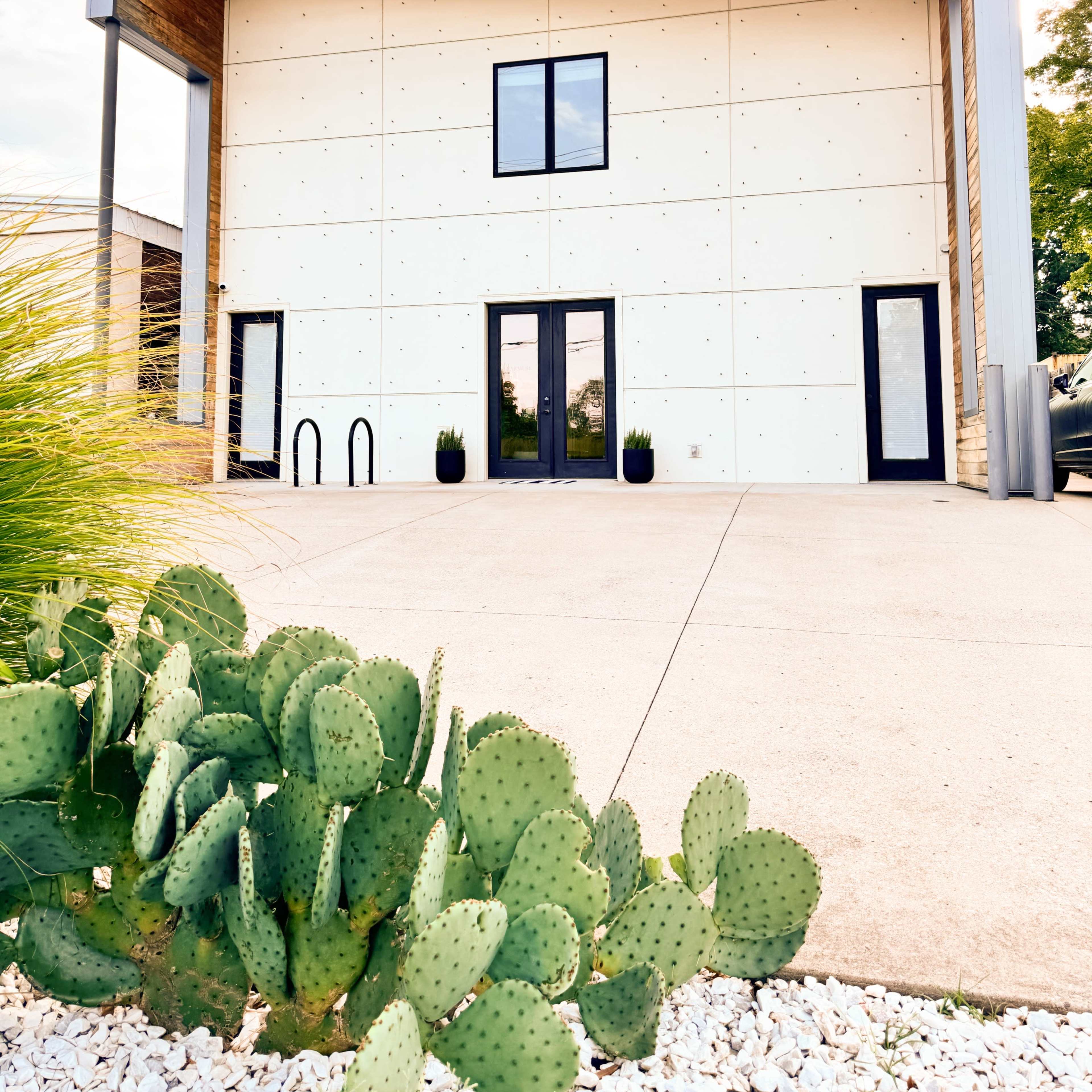 Modern/Versatile Studio w/Courtyard Image in Berry Hill, Nashville, TN