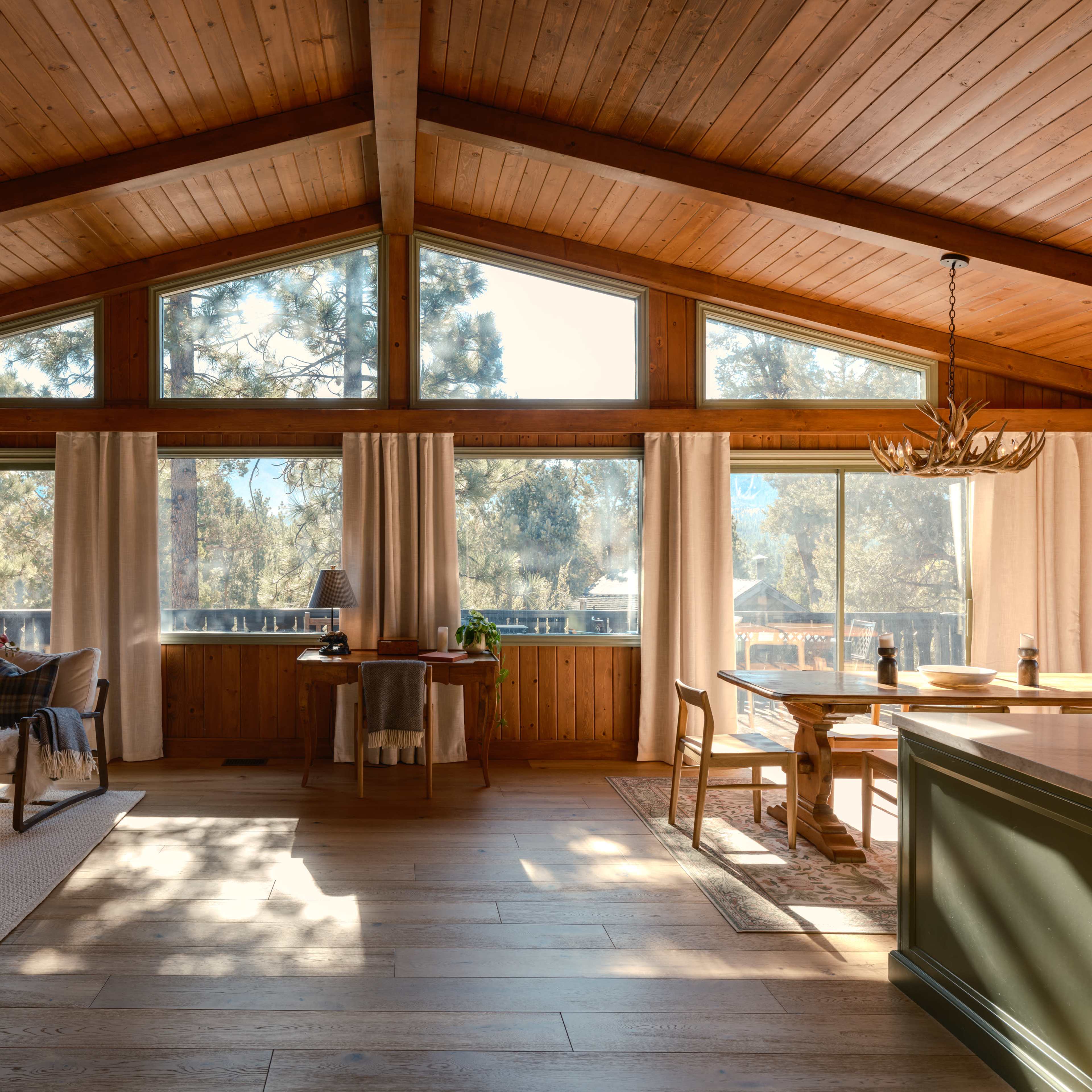 Ski Queen Lodge Image in Big Bear, Big Bear, CA