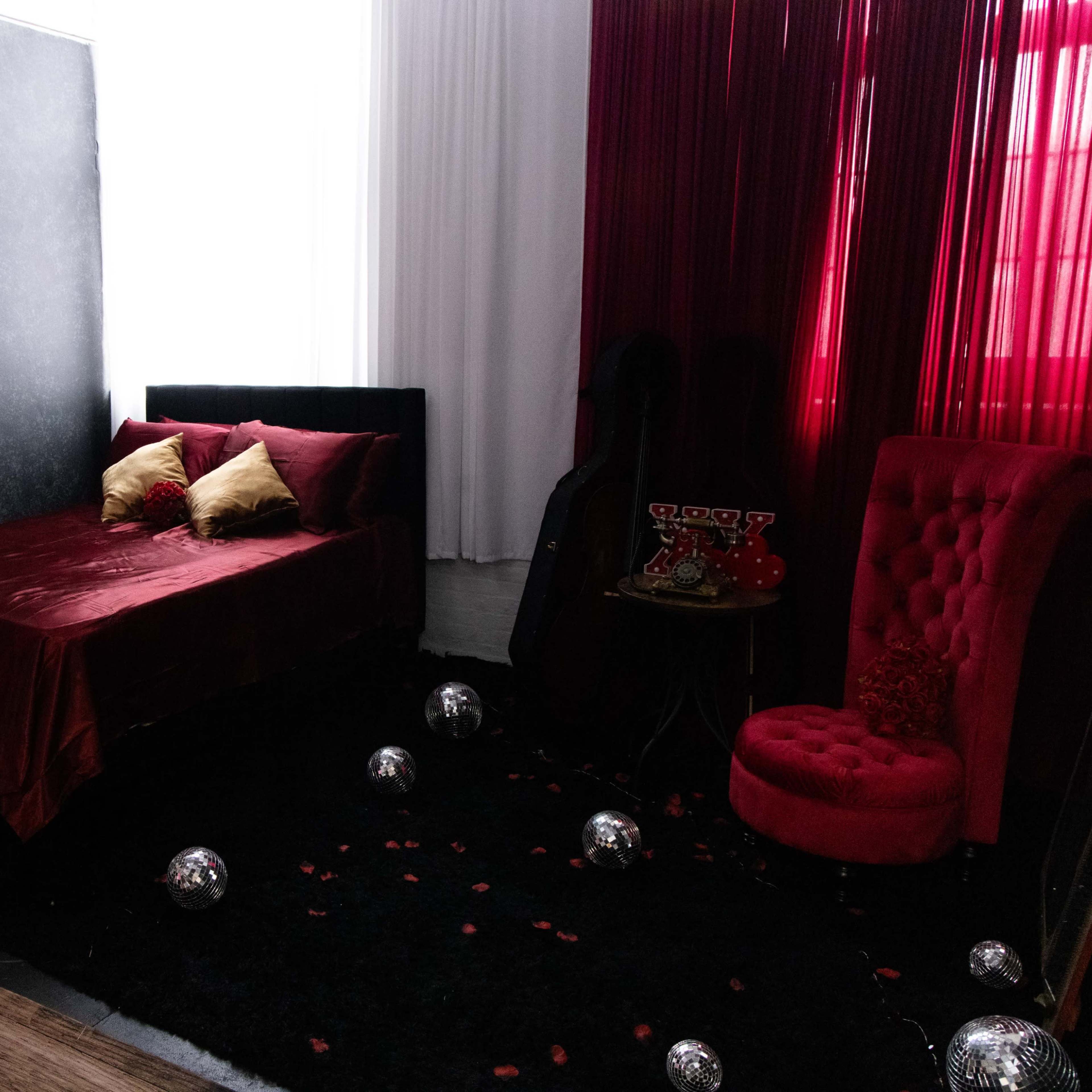 Multi Themed Bedroom Set Image in Getty Square, Yonkers, NY