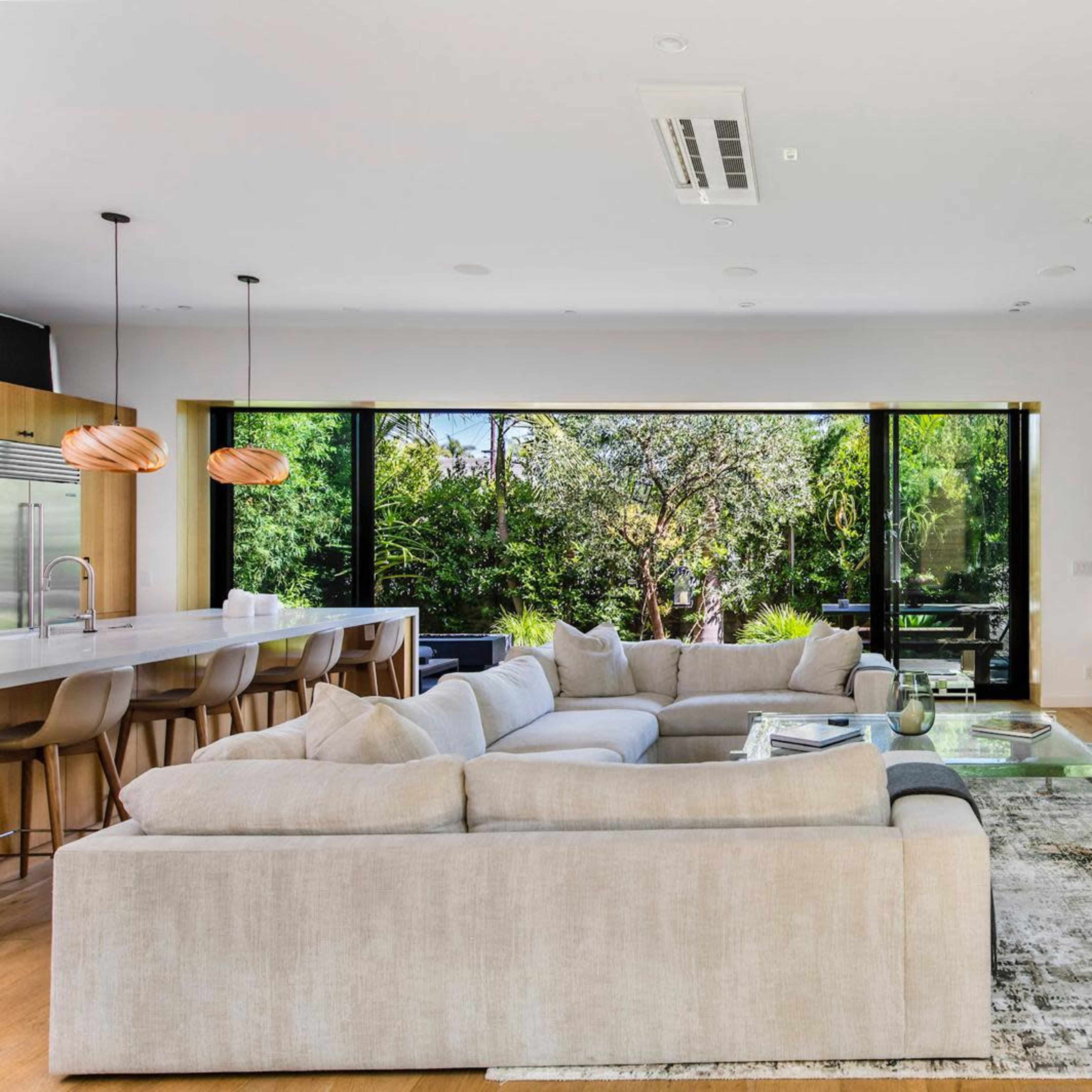 Contemporary House W/ Extraordinary Interior Design Image in Venice, Los Angeles, CA