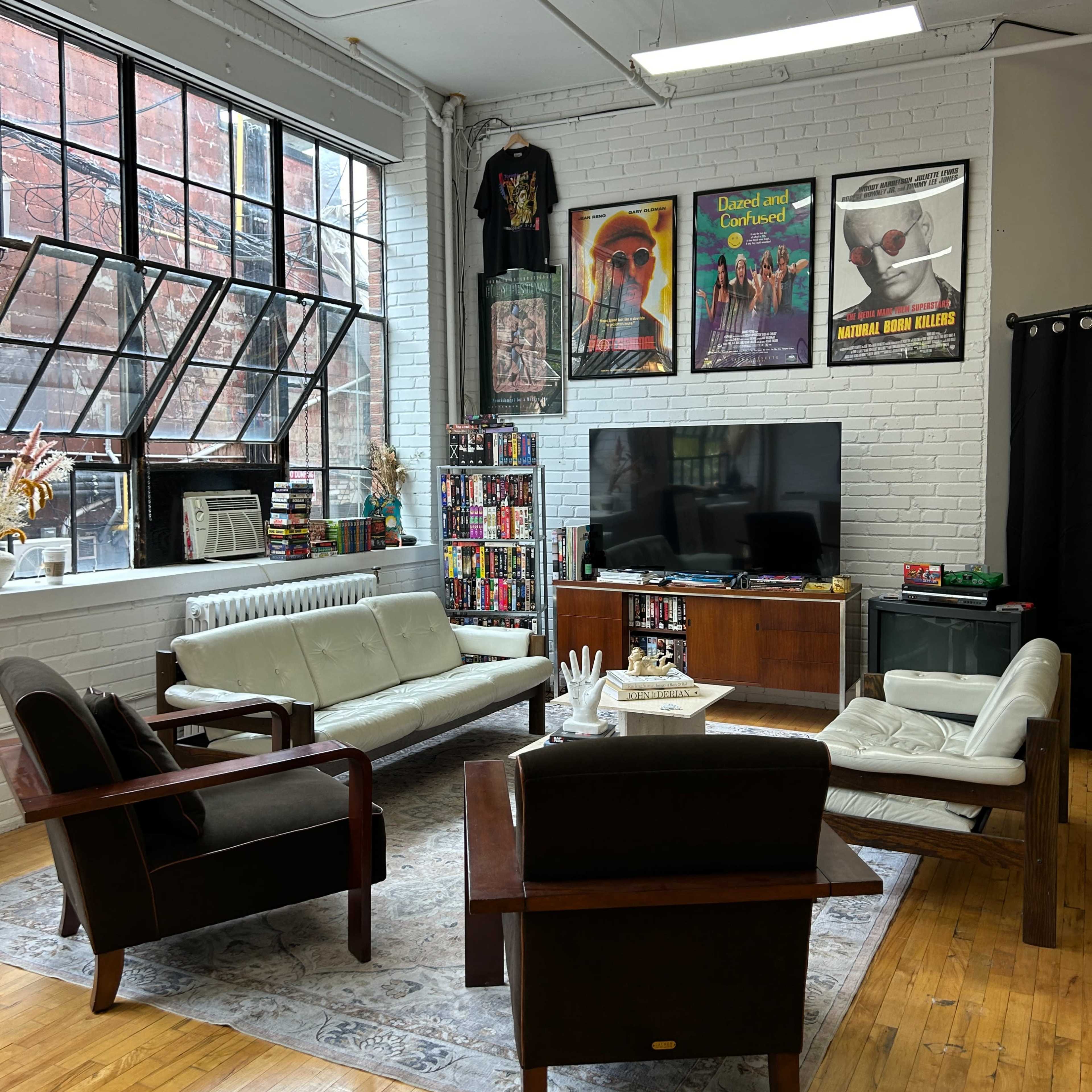 Prime Downtown Gallery Studio Loft Style Versatile Vintage Space Image in Niagara, Toronto, ON