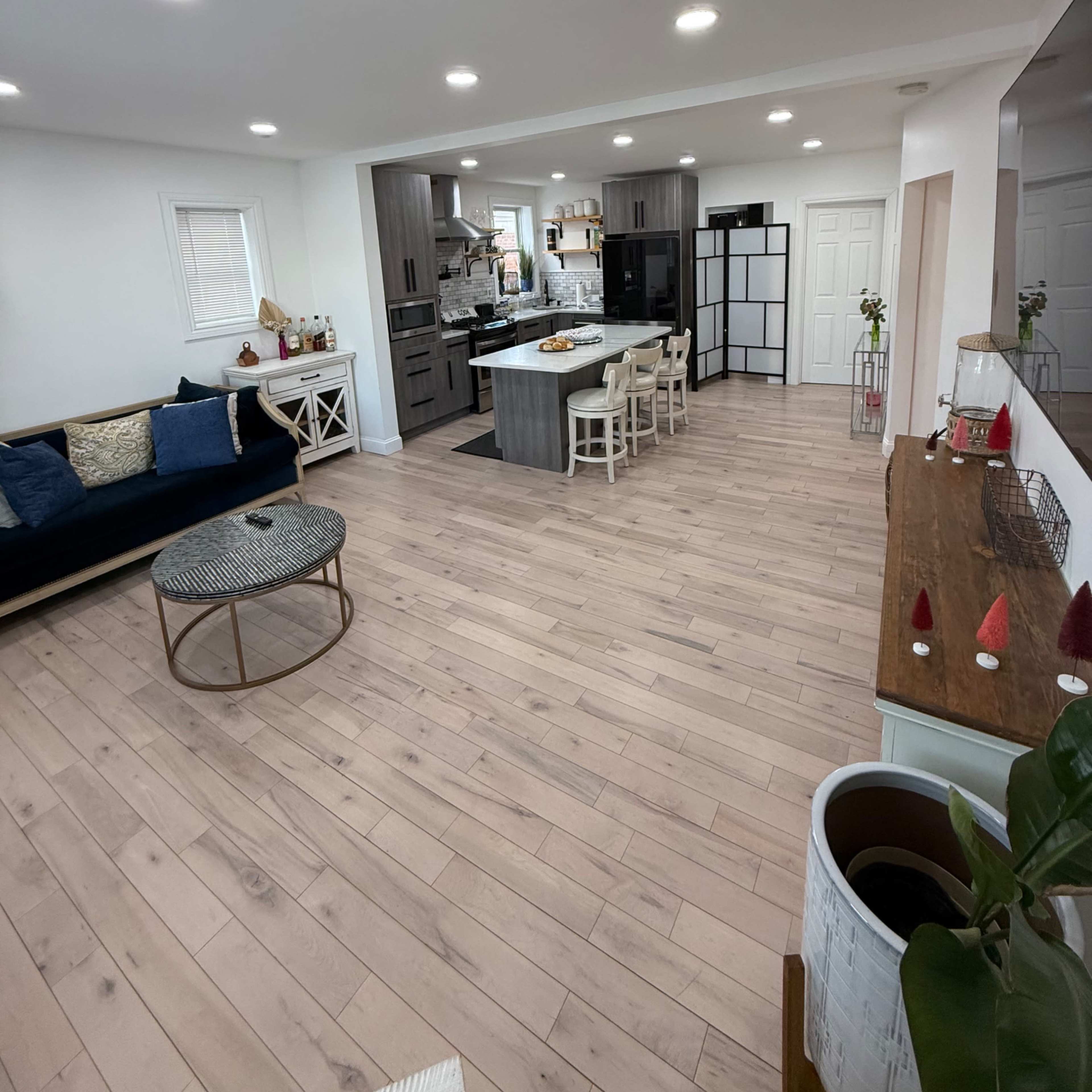 Spacious & luxurious space Image in Hempstead, Elmont, NY