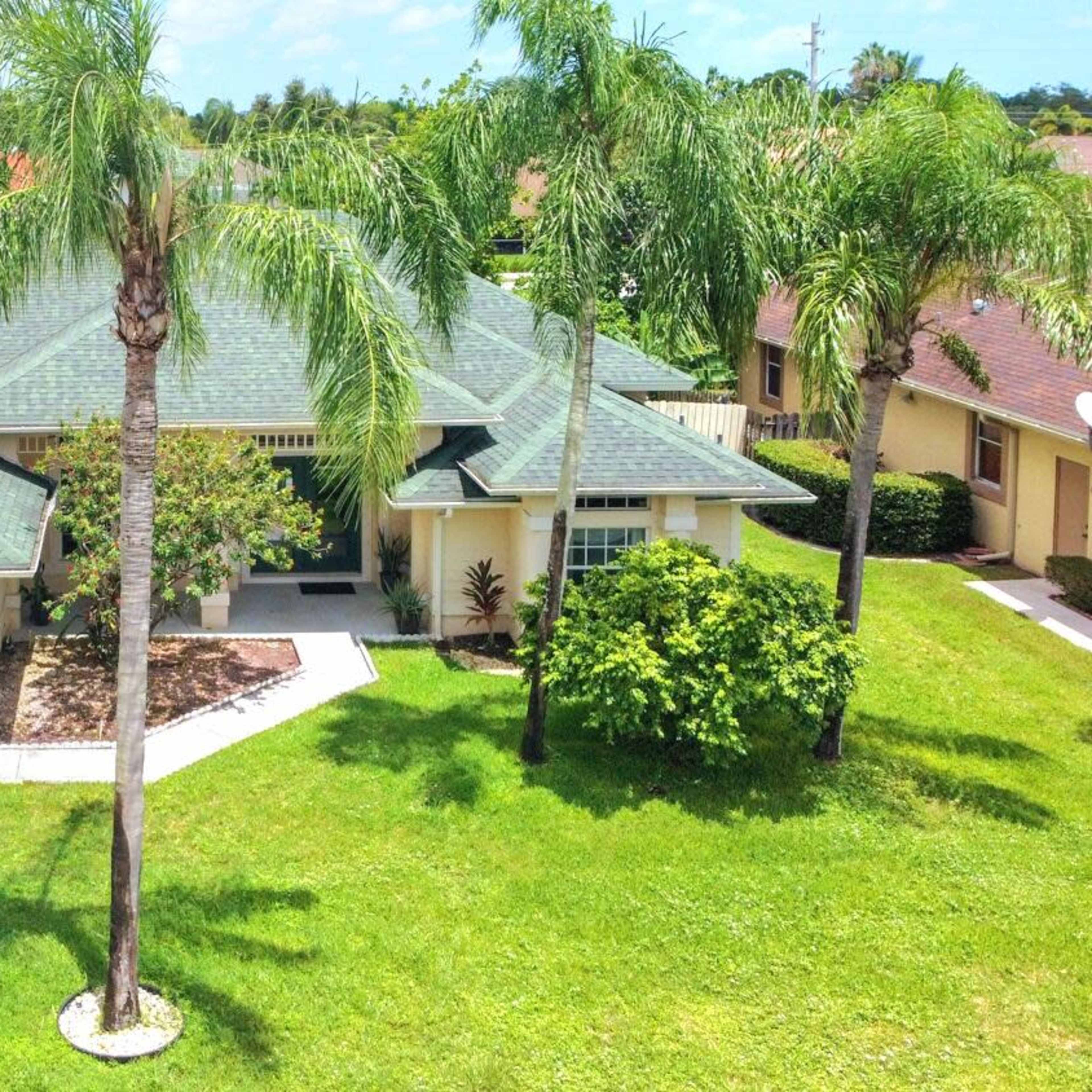 Spacious Suburban Home in Wellington with Tropical Backyard Image in Wellington, Wellington, FL