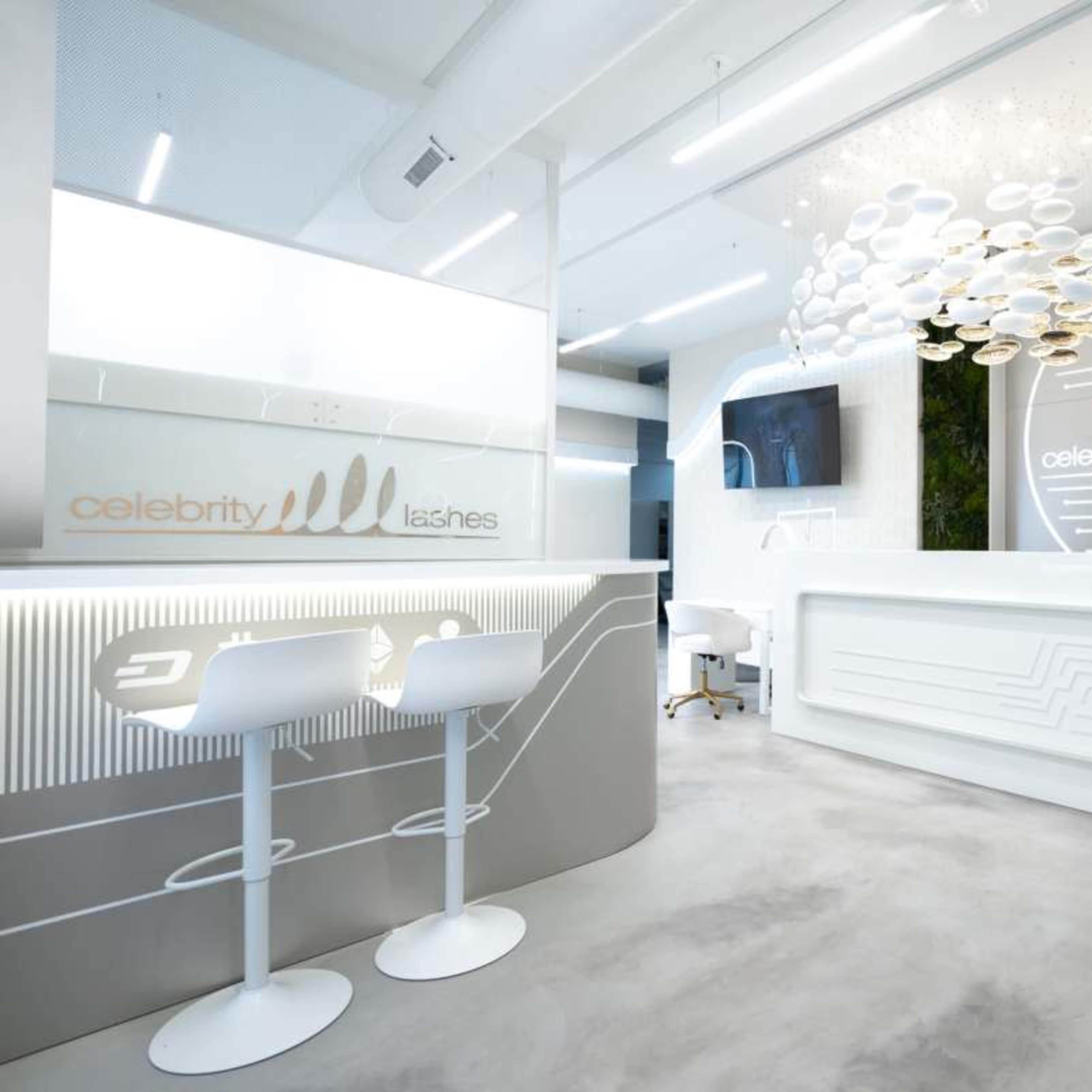 "Celebrity Beauty Salon Turnkey" Image in West Town, Chicago, IL