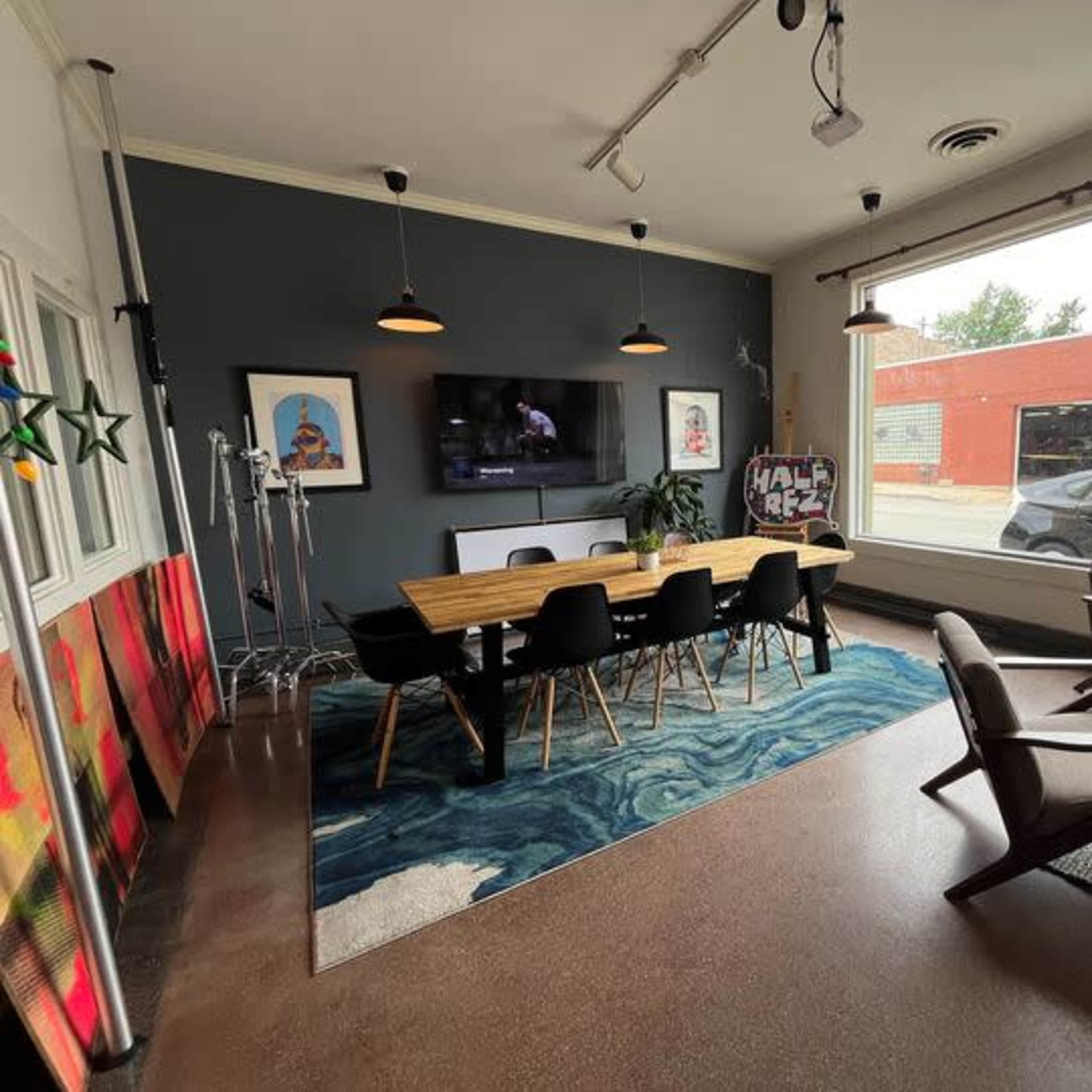 Art-Filled Creative Studio in Riverside - Inspire Your Creativity Image in Riverside Township, Riverside, IL