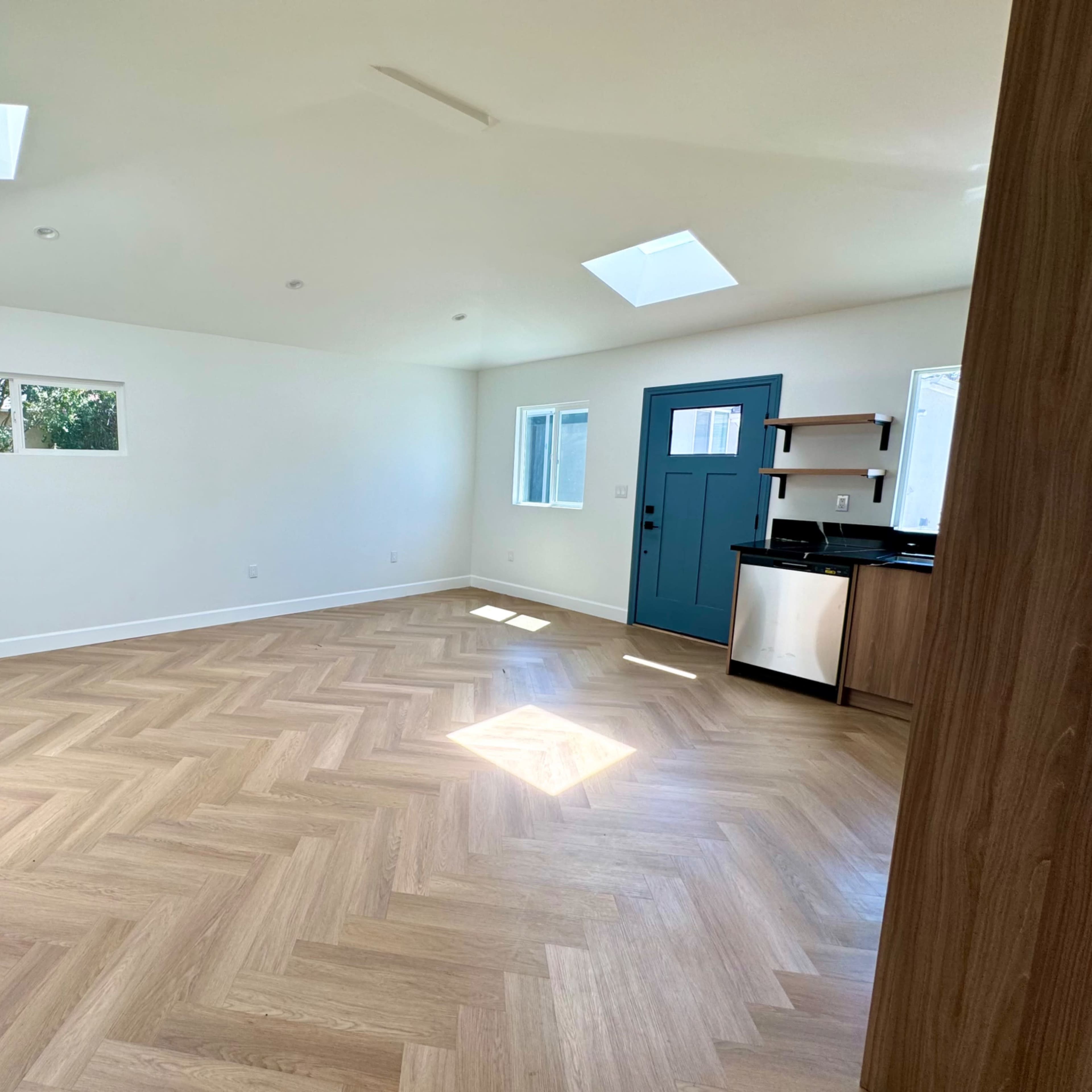 Content creator house -including a backyard, perfect space for podcast, photo studio, kitchen area and more in Sherman oaks Image in Van Nuys, Los Angeles, CA