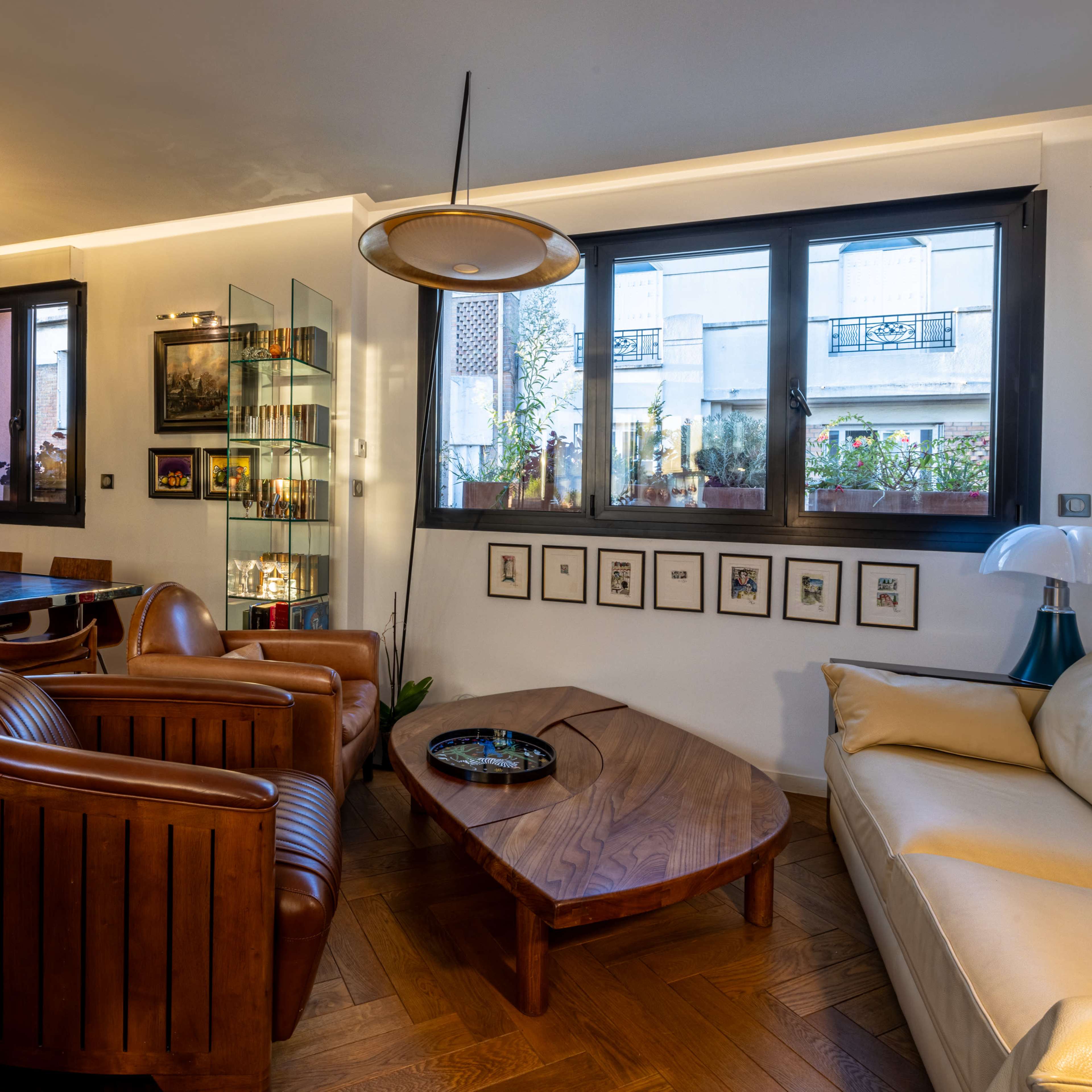 Maison avec rooftop vue sur tout Paris Image dans Buttes-Chaumont, Paris, Île-de-France
