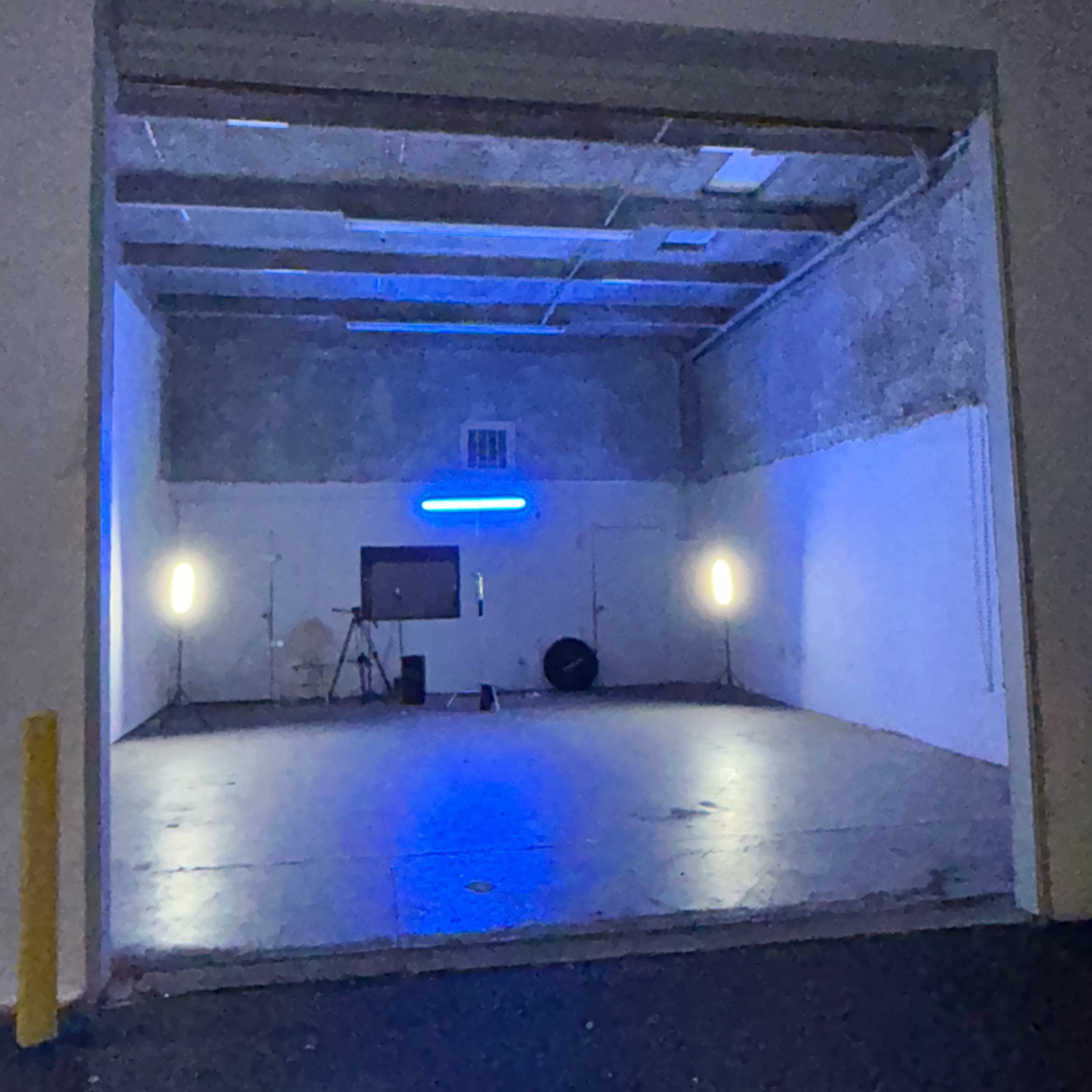 Industrial roomie warehouse Image in Valley Oak, Stockton, CA