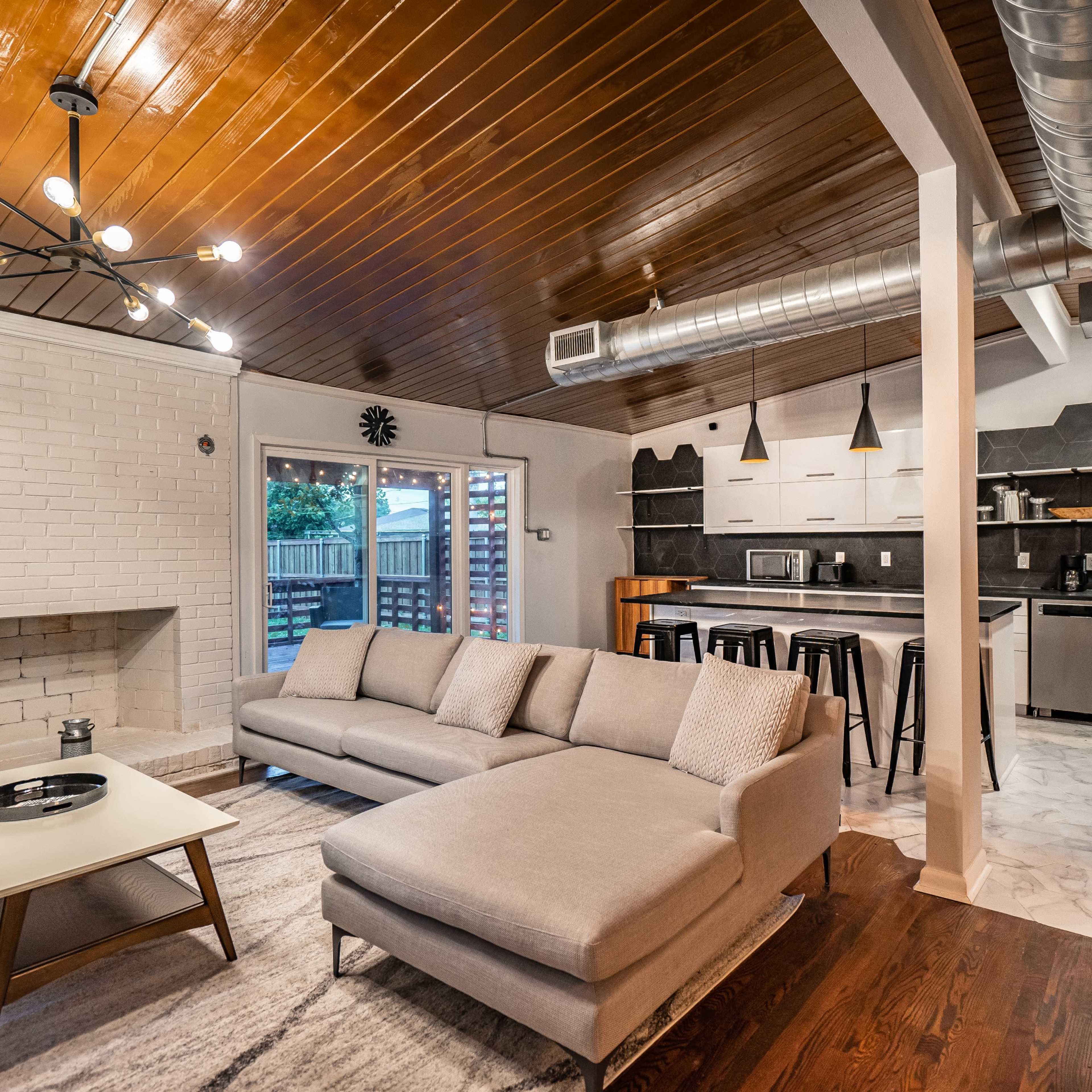 Modern house with a great Patio Image in Northwest Dallas, Dallas, TX