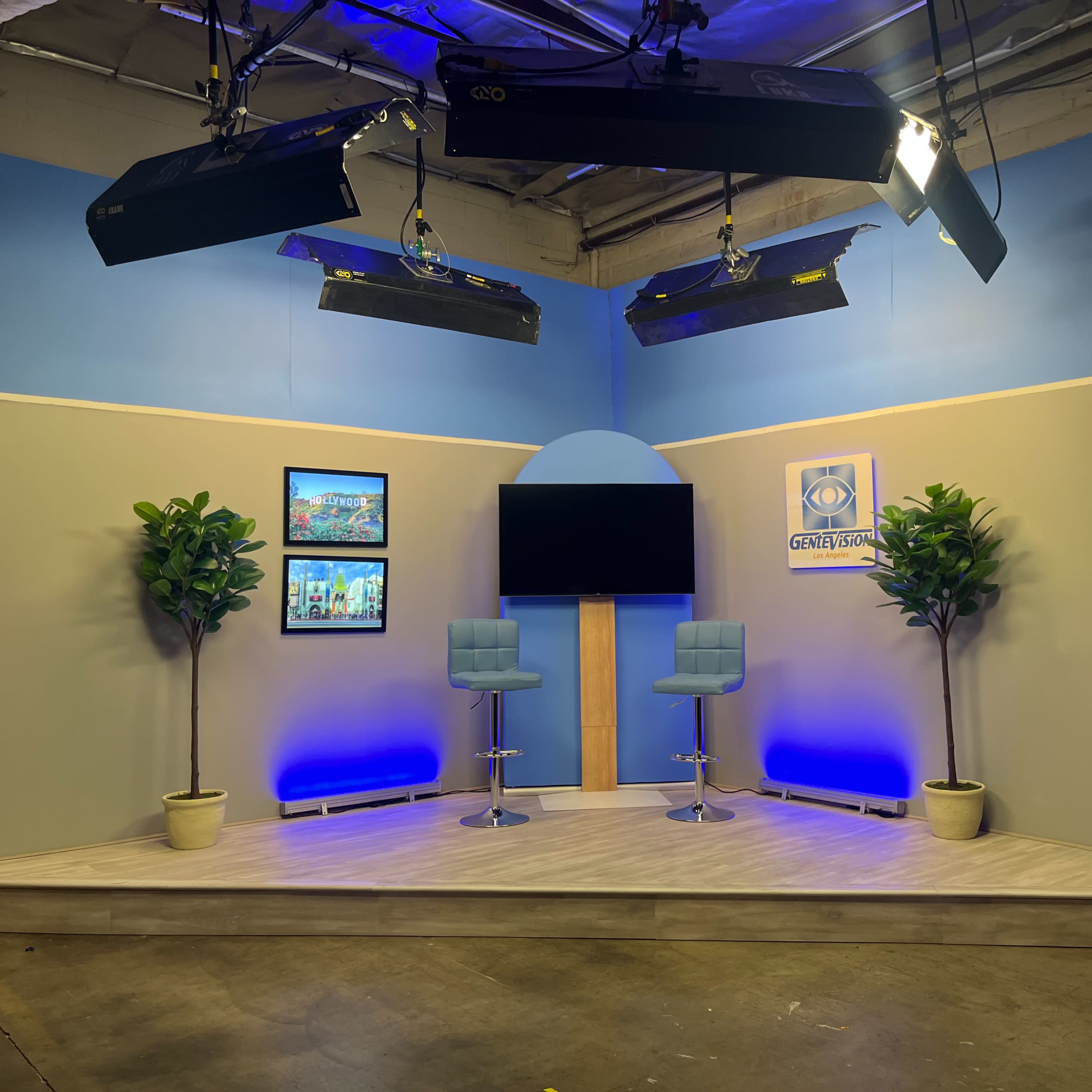 Talk Show Interview Standing Set Image in Burbank, Burbank, CA