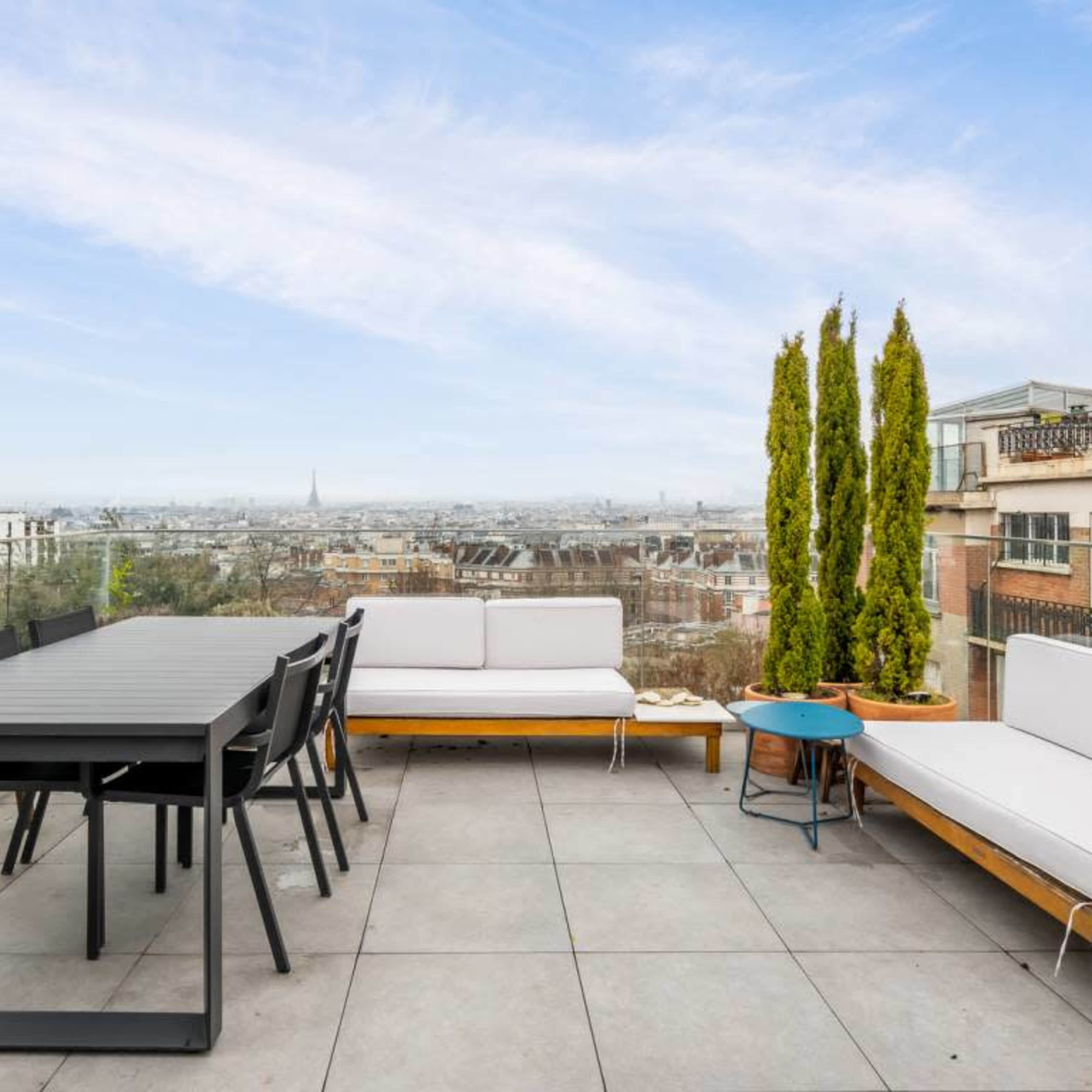 Appartement avec vue époustouflante sur tout Paris Image dans Buttes-Chaumont, Paris, Île-de-France
