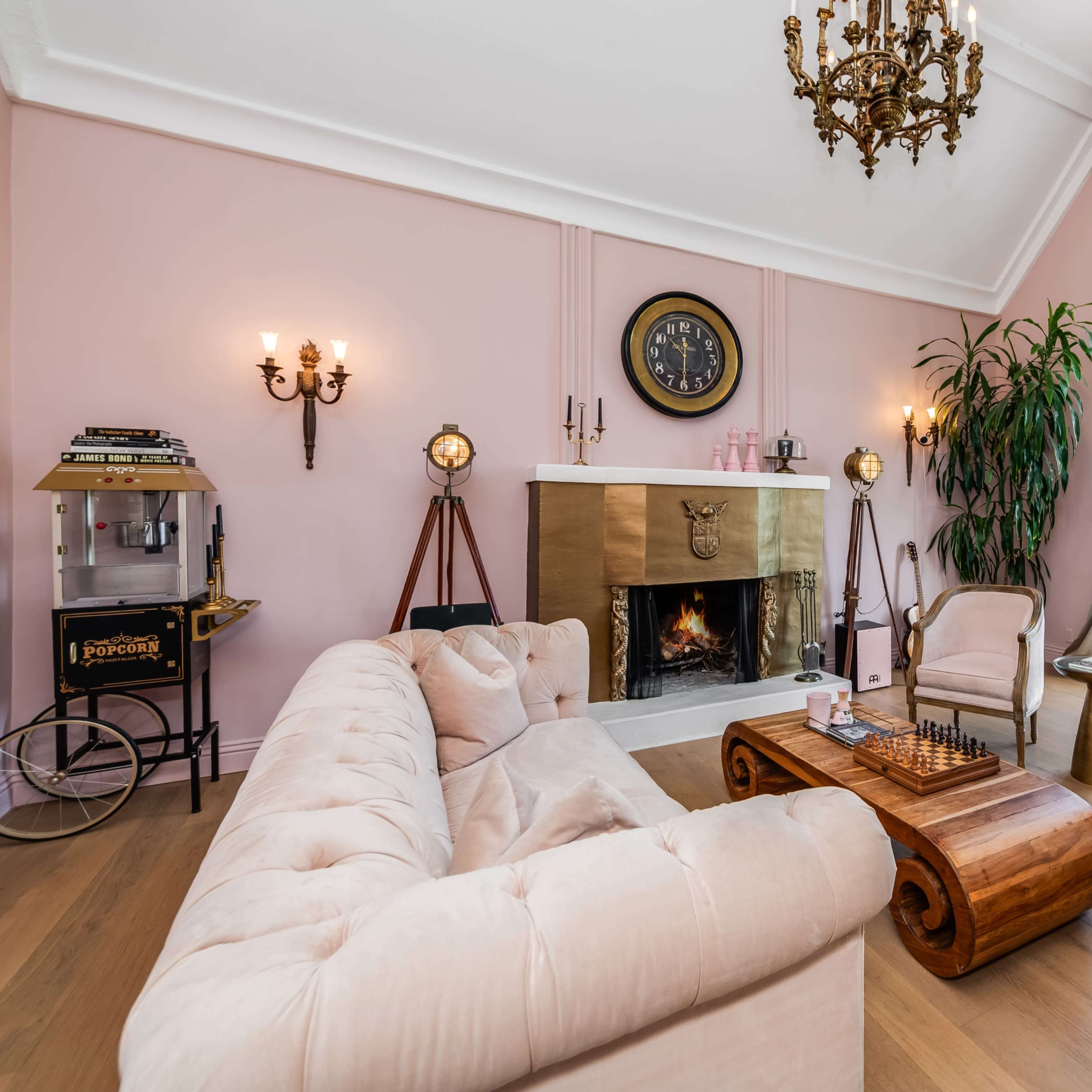 Paris chic meets Old Hollywood, with view & garden Image in Adams Hill, Glendale, CA