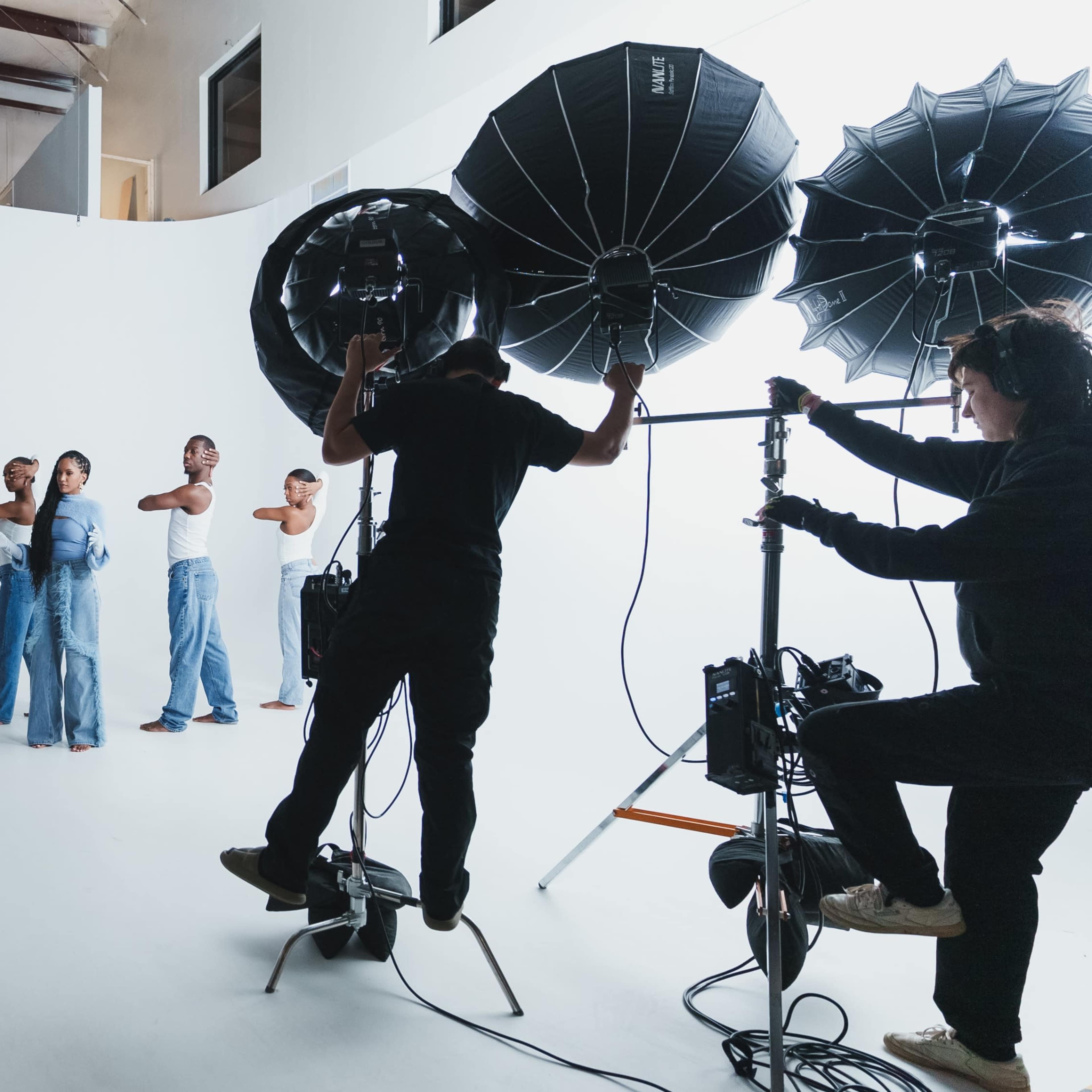HAPPY CAT STUDIO: Cyclorama Wall, Flex Space, High Ceilings, Drive In Door Image in Mableton, Mableton, GA